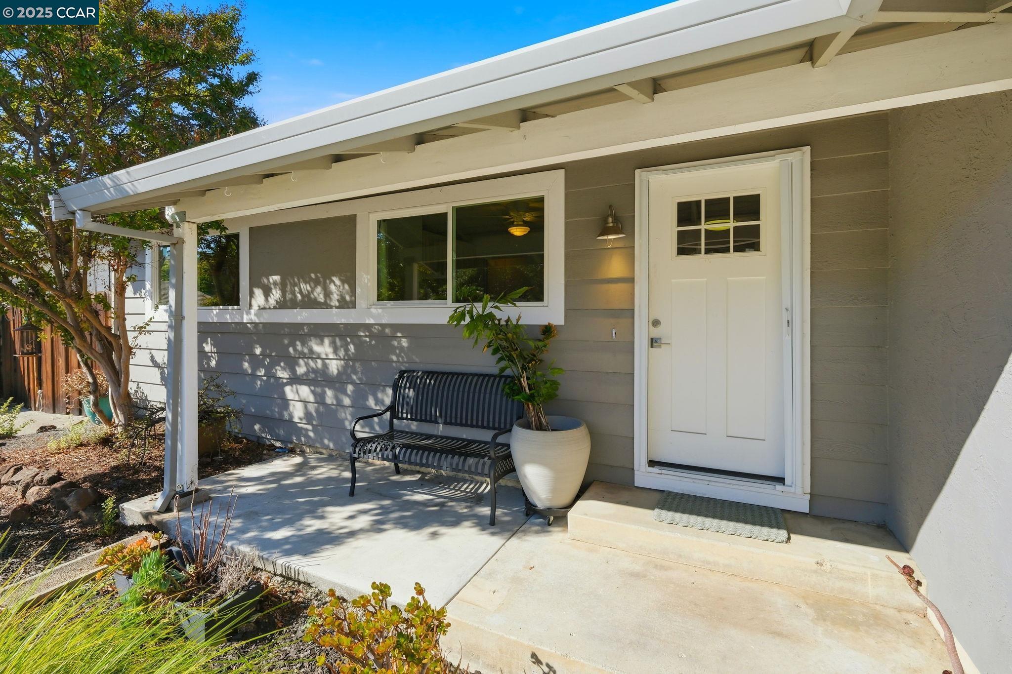 Detail Gallery Image 4 of 42 For 1288 Kentucky Dr, Concord,  CA 94521 - 3 Beds | 2 Baths