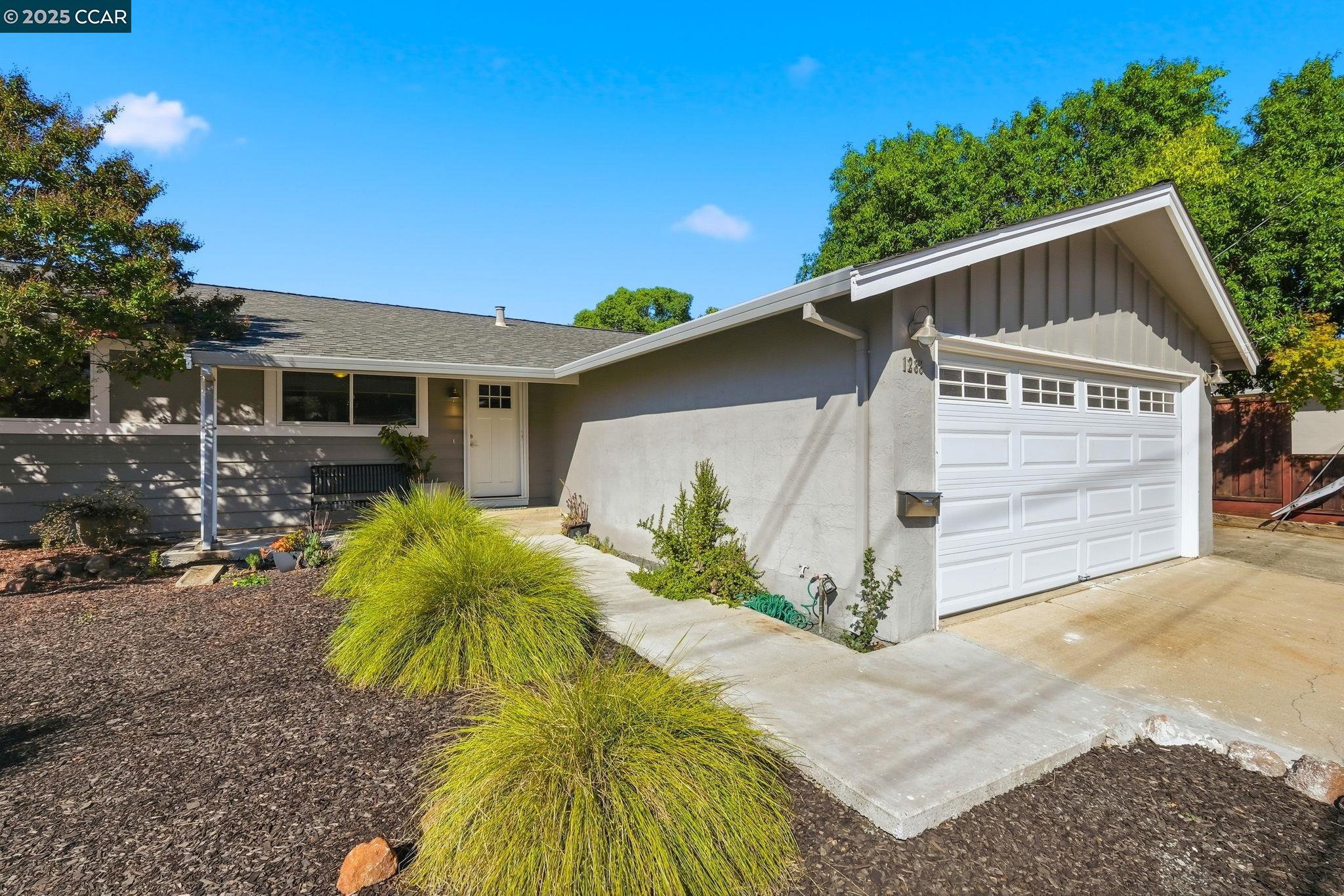 Detail Gallery Image 4 of 36 For 1288 Kentucky Dr, Concord,  CA 94521 - 3 Beds | 2 Baths