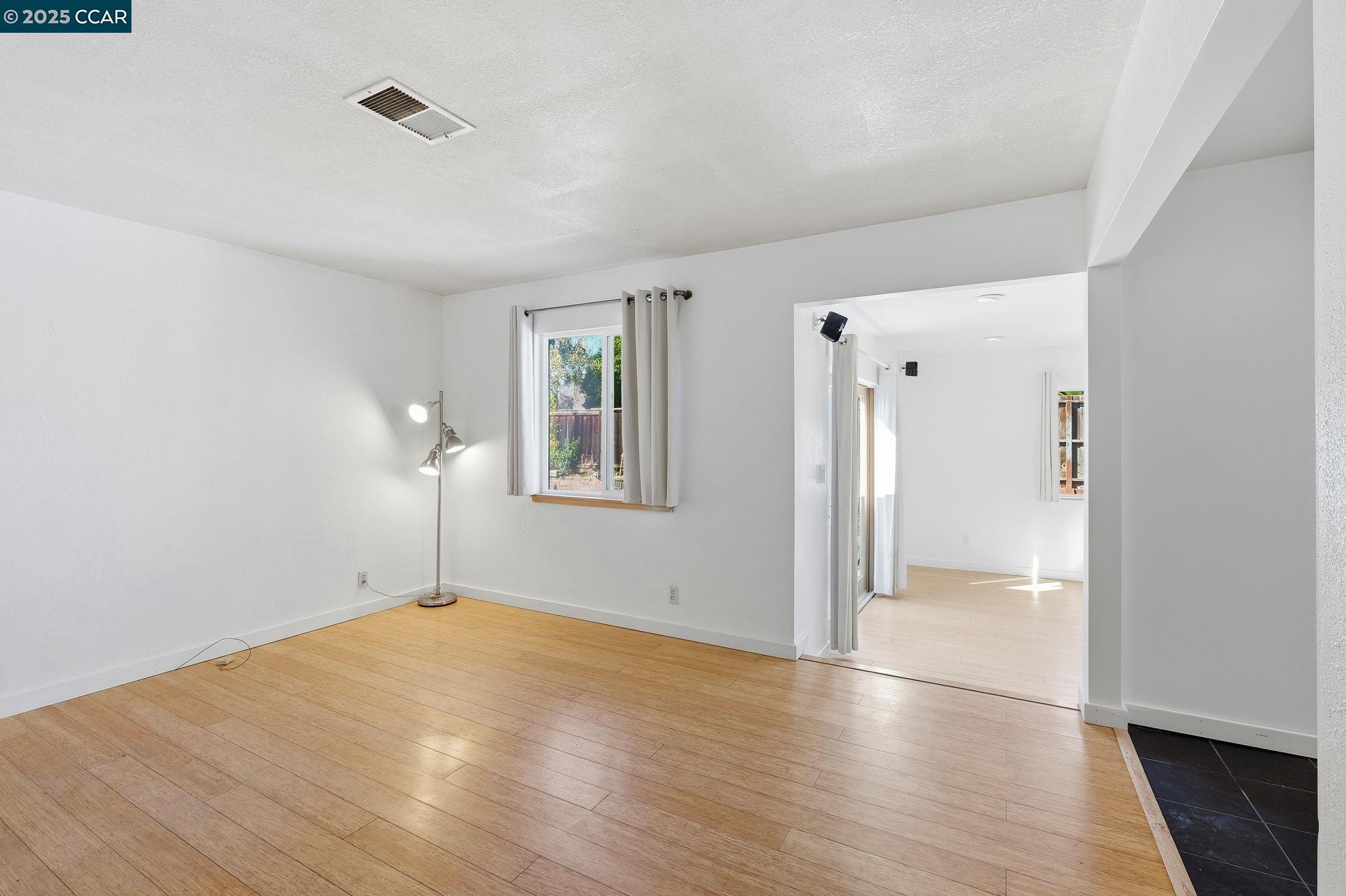 Detail Gallery Image 8 of 36 For 1288 Kentucky Dr, Concord,  CA 94521 - 3 Beds | 2 Baths