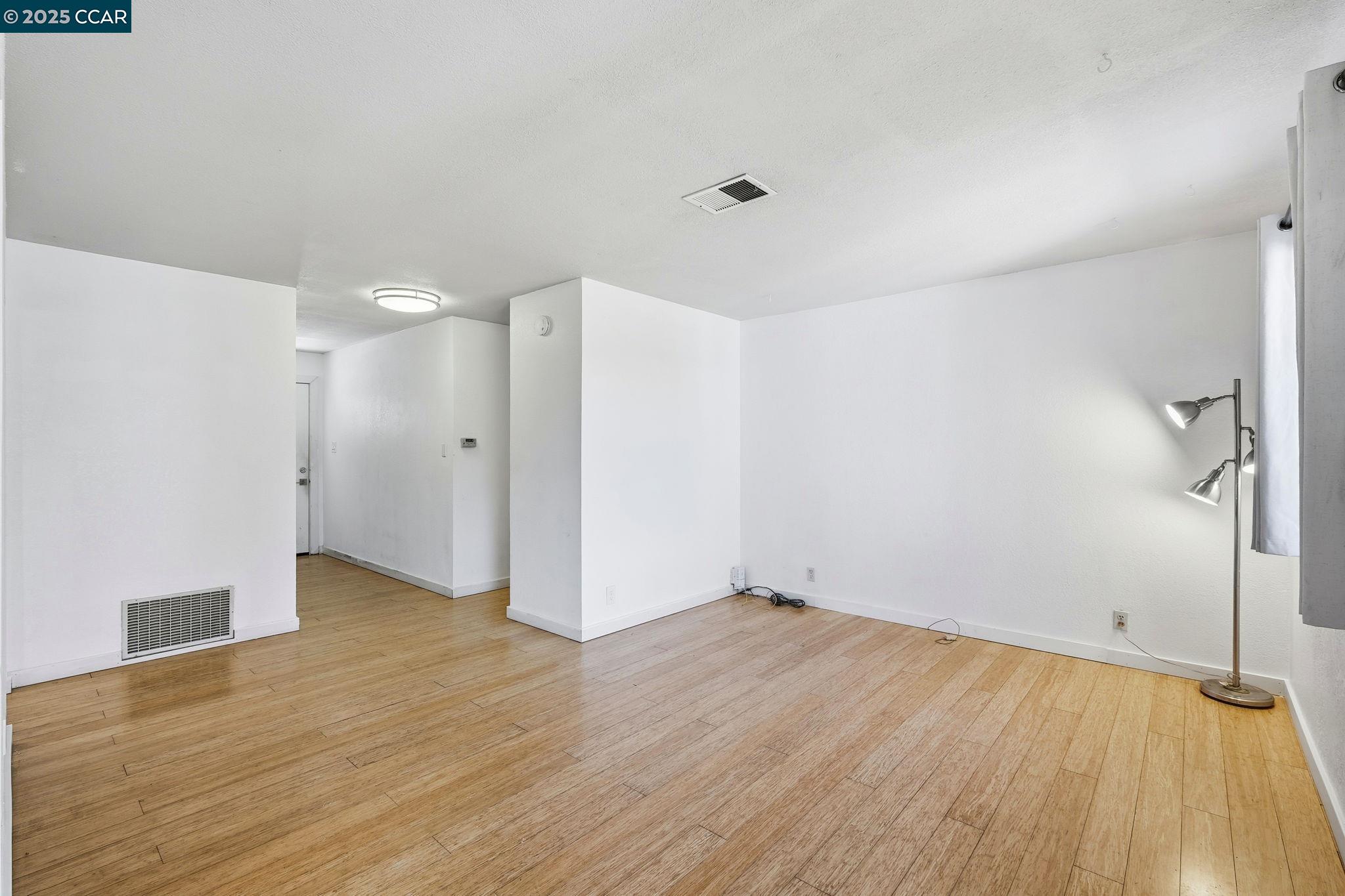 Detail Gallery Image 9 of 36 For 1288 Kentucky Dr, Concord,  CA 94521 - 3 Beds | 2 Baths