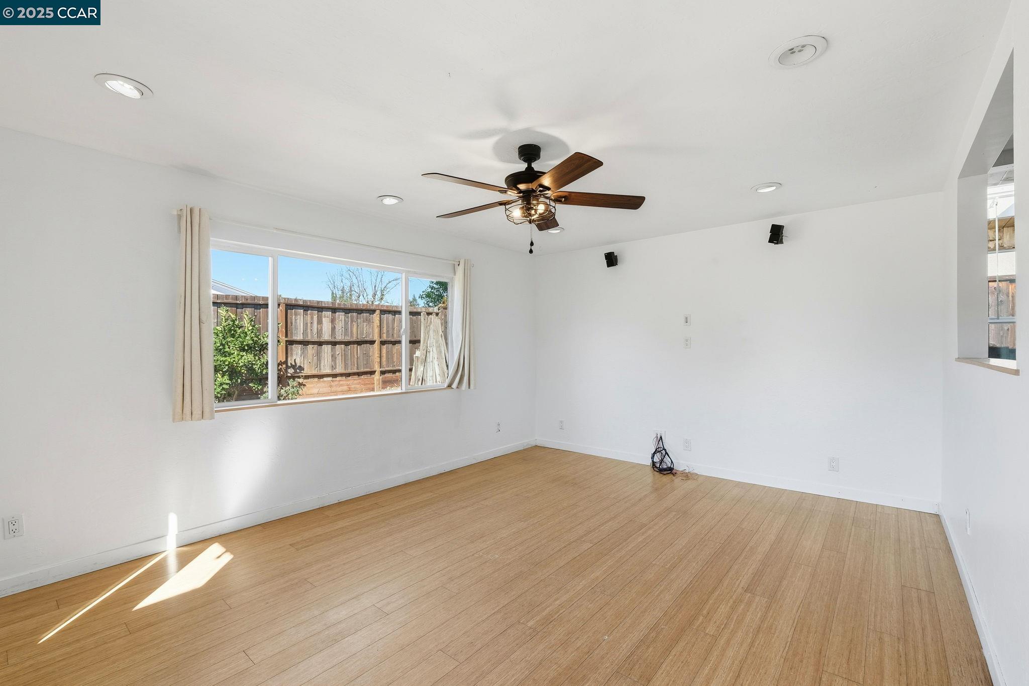 Detail Gallery Image 10 of 36 For 1288 Kentucky Dr, Concord,  CA 94521 - 3 Beds | 2 Baths