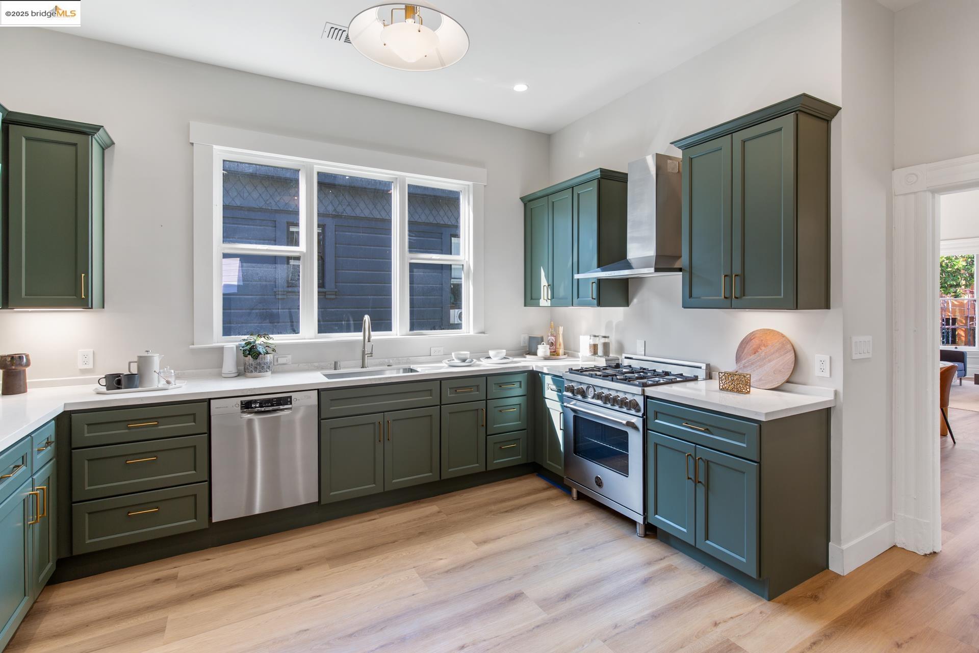 Detail Gallery Image 15 of 60 For 1023 54th St, Oakland,  CA 94608 - – Beds | – Baths