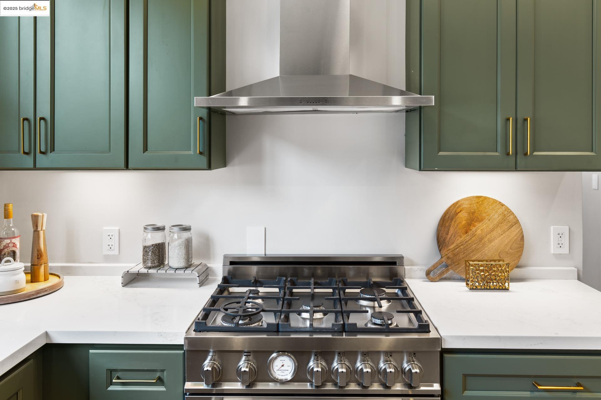 Detail Gallery Image 18 of 60 For 1023 54th St, Oakland,  CA 94608 - – Beds | – Baths