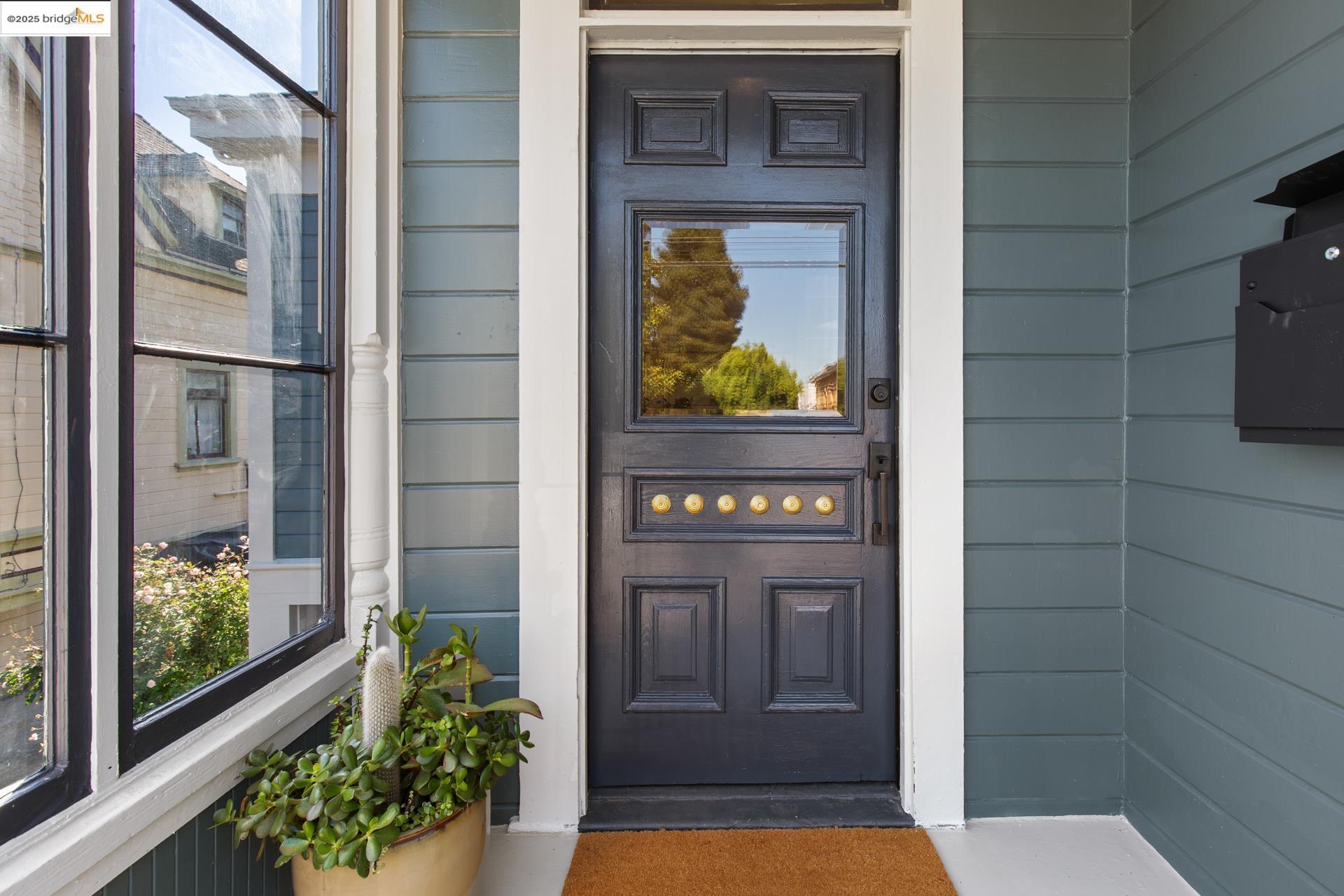 Detail Gallery Image 4 of 60 For 1023 54th St, Oakland,  CA 94608 - – Beds | – Baths