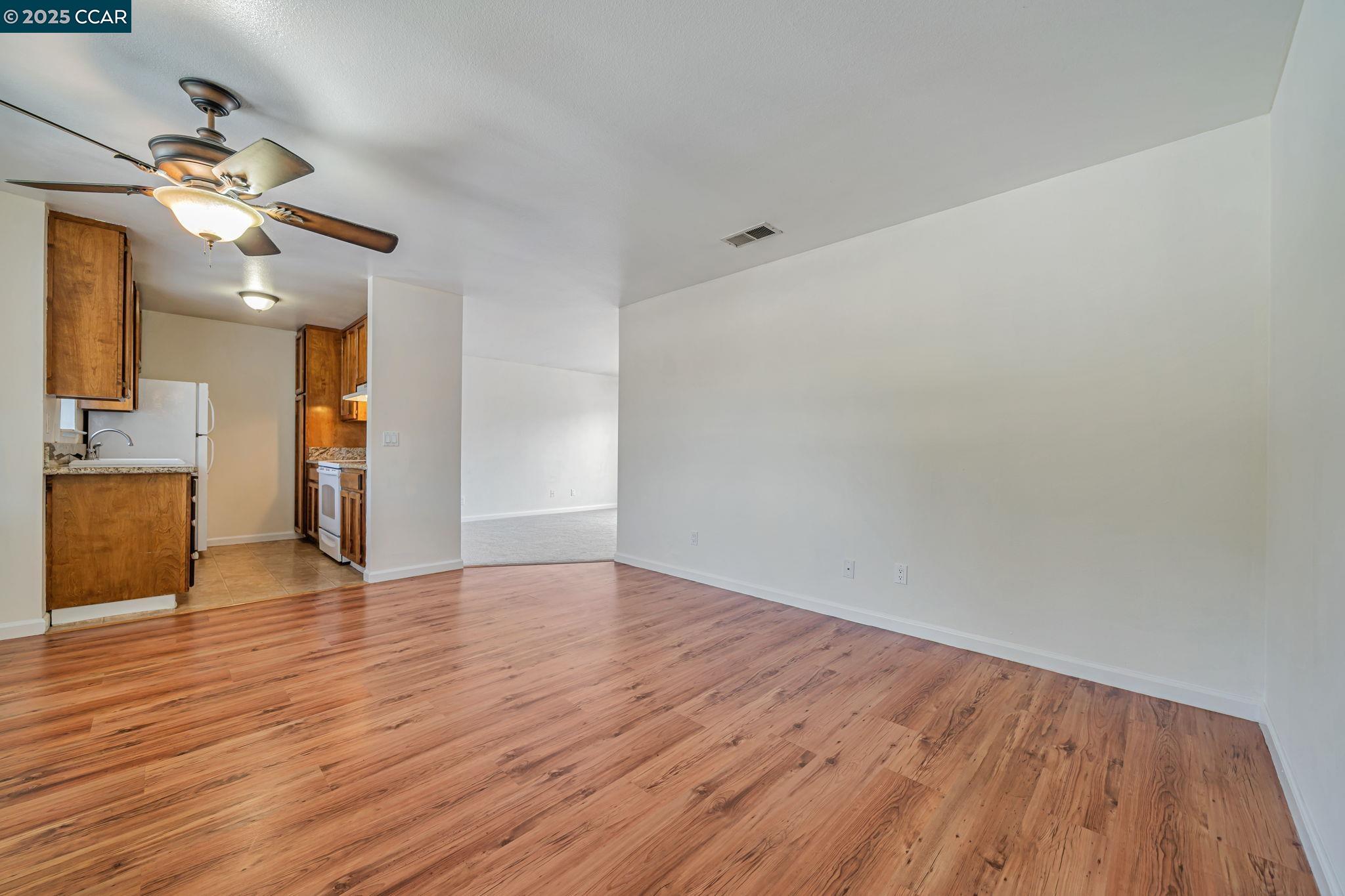 Detail Gallery Image 16 of 41 For 68 Peters Ave #6,  Pleasanton,  CA 94566 - 1 Beds | 1 Baths