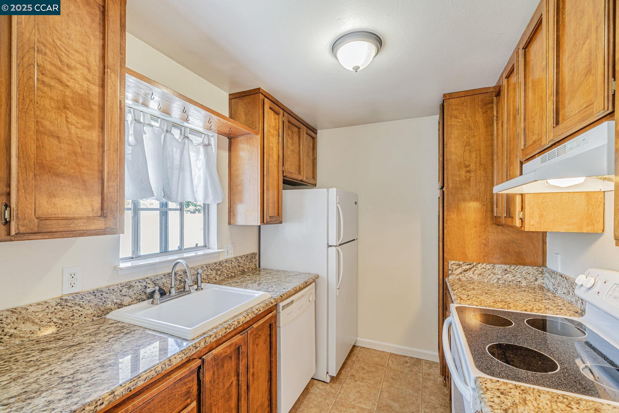 Detail Gallery Image 19 of 41 For 68 Peters Ave #6,  Pleasanton,  CA 94566 - 1 Beds | 1 Baths