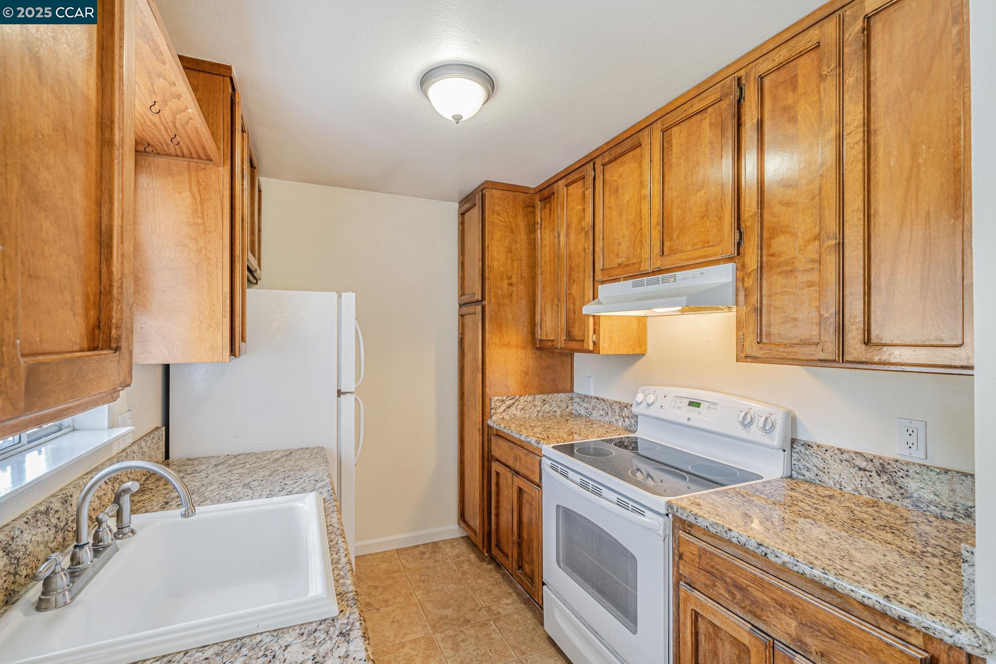 Detail Gallery Image 20 of 41 For 68 Peters Ave #6,  Pleasanton,  CA 94566 - 1 Beds | 1 Baths