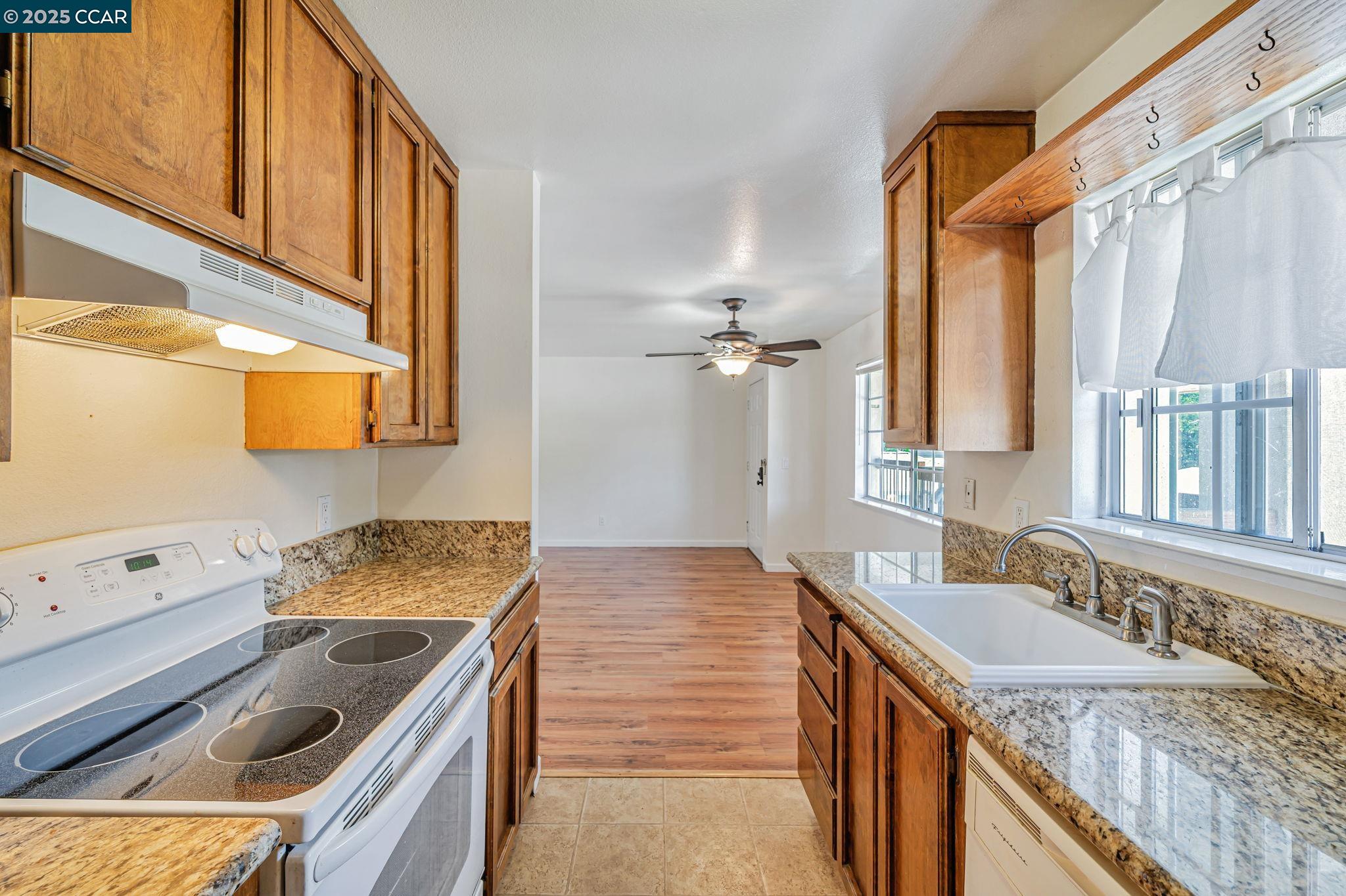 Detail Gallery Image 21 of 41 For 68 Peters Ave #6,  Pleasanton,  CA 94566 - 1 Beds | 1 Baths