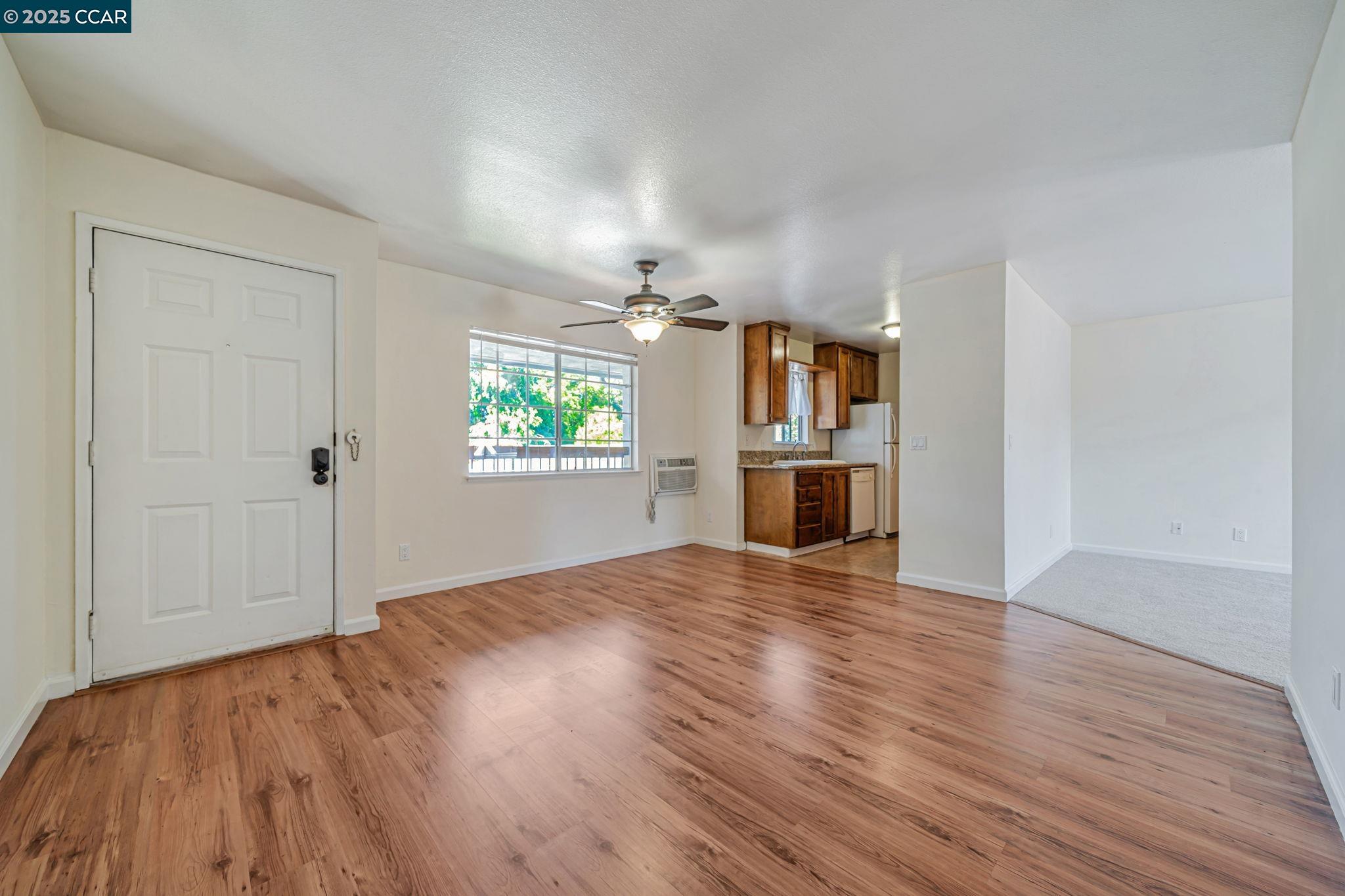 Detail Gallery Image 8 of 41 For 68 Peters Ave #6,  Pleasanton,  CA 94566 - 1 Beds | 1 Baths