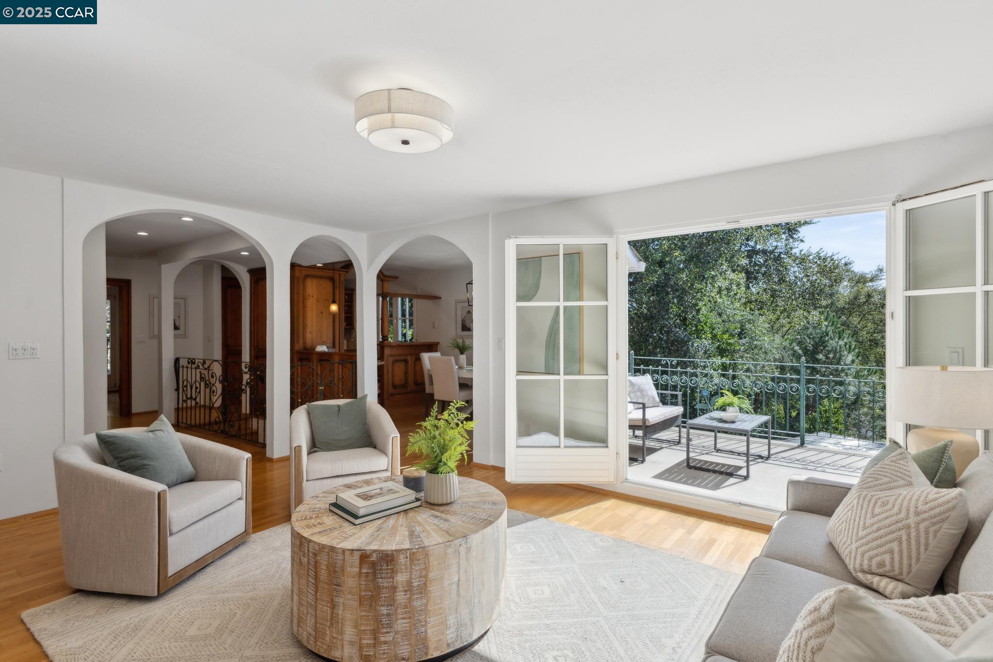 Detail Gallery Image 6 of 52 For 40 Las Palomas, Orinda,  CA 94563-1527 - 4 Beds | 3/1 Baths