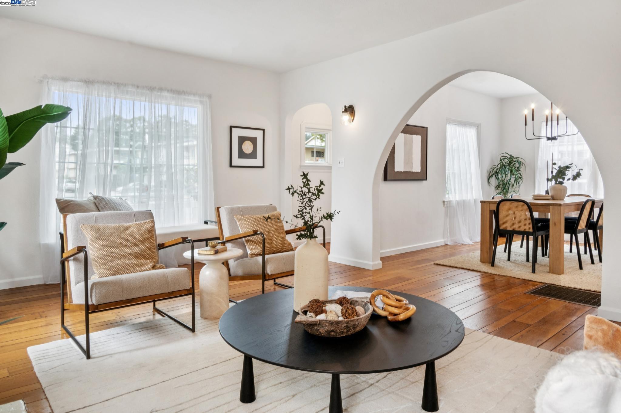 Detail Gallery Image 2 of 40 For 3764 35th Avenue, Oakland,  CA 94619 - 2 Beds | 1 Baths