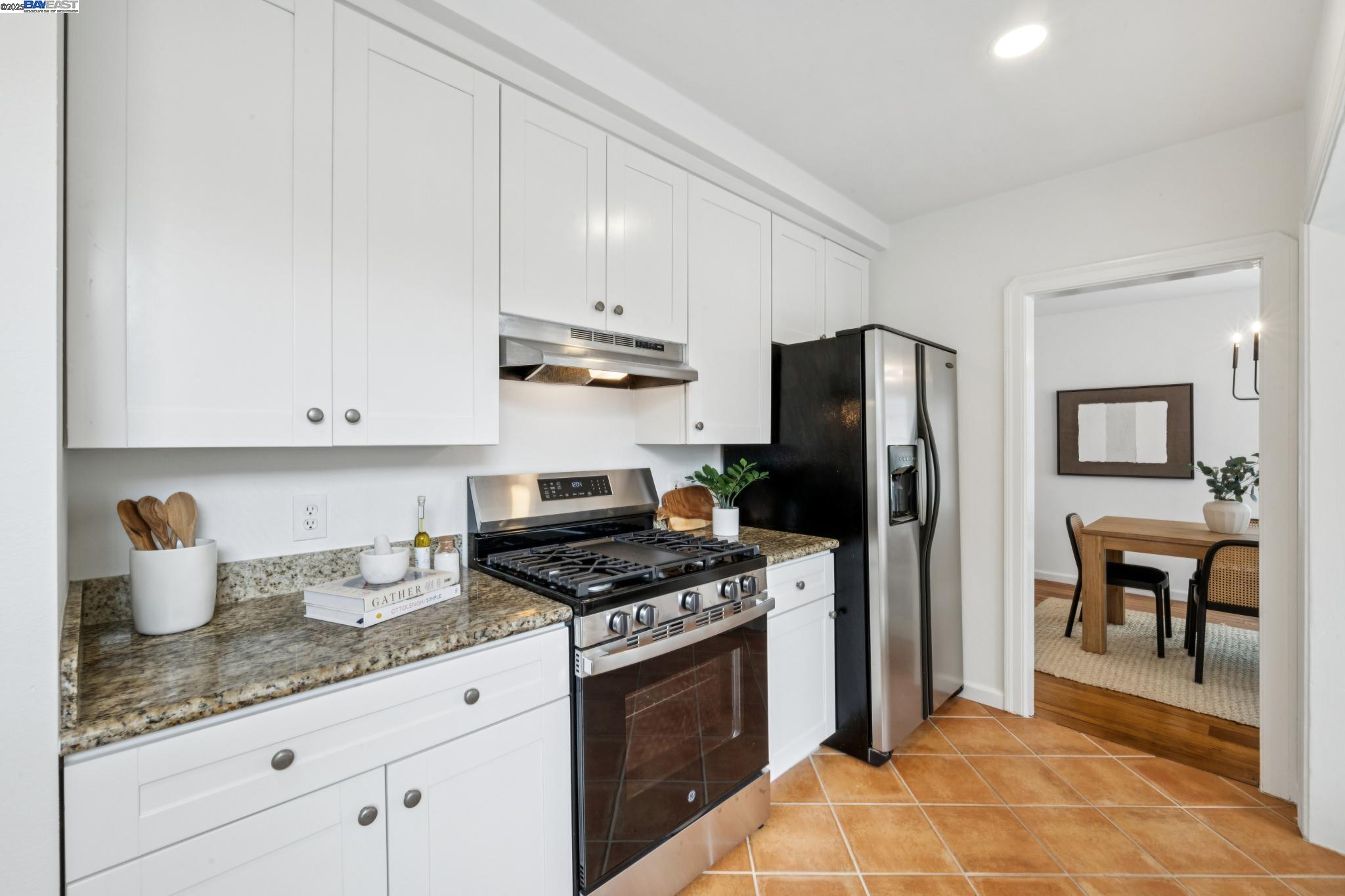 Detail Gallery Image 18 of 40 For 3764 35th Avenue, Oakland,  CA 94619 - 2 Beds | 1 Baths