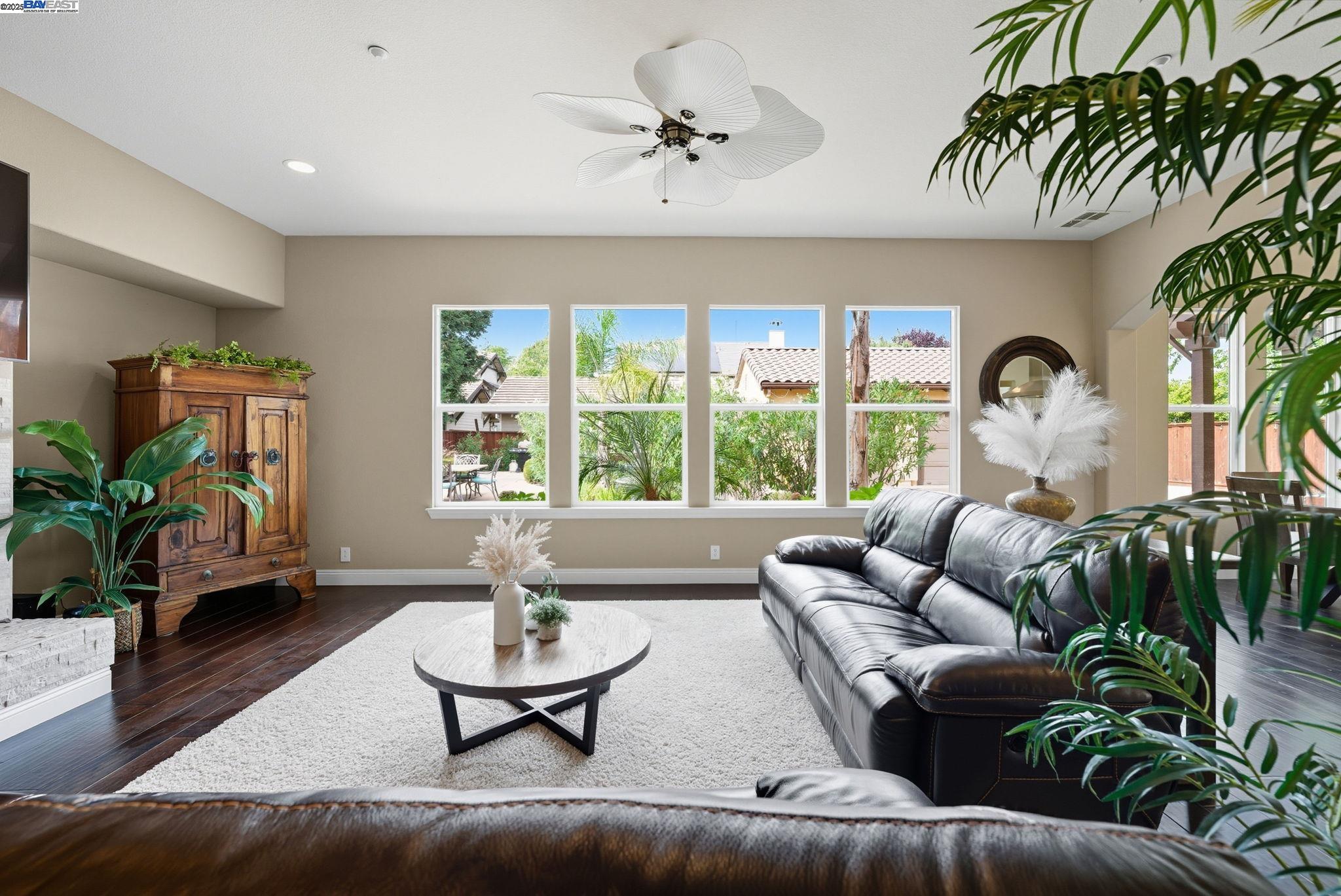 Detail Gallery Image 16 of 57 For 2772 San Minete Dr, Livermore,  CA 94550 - 5 Beds | 3/1 Baths