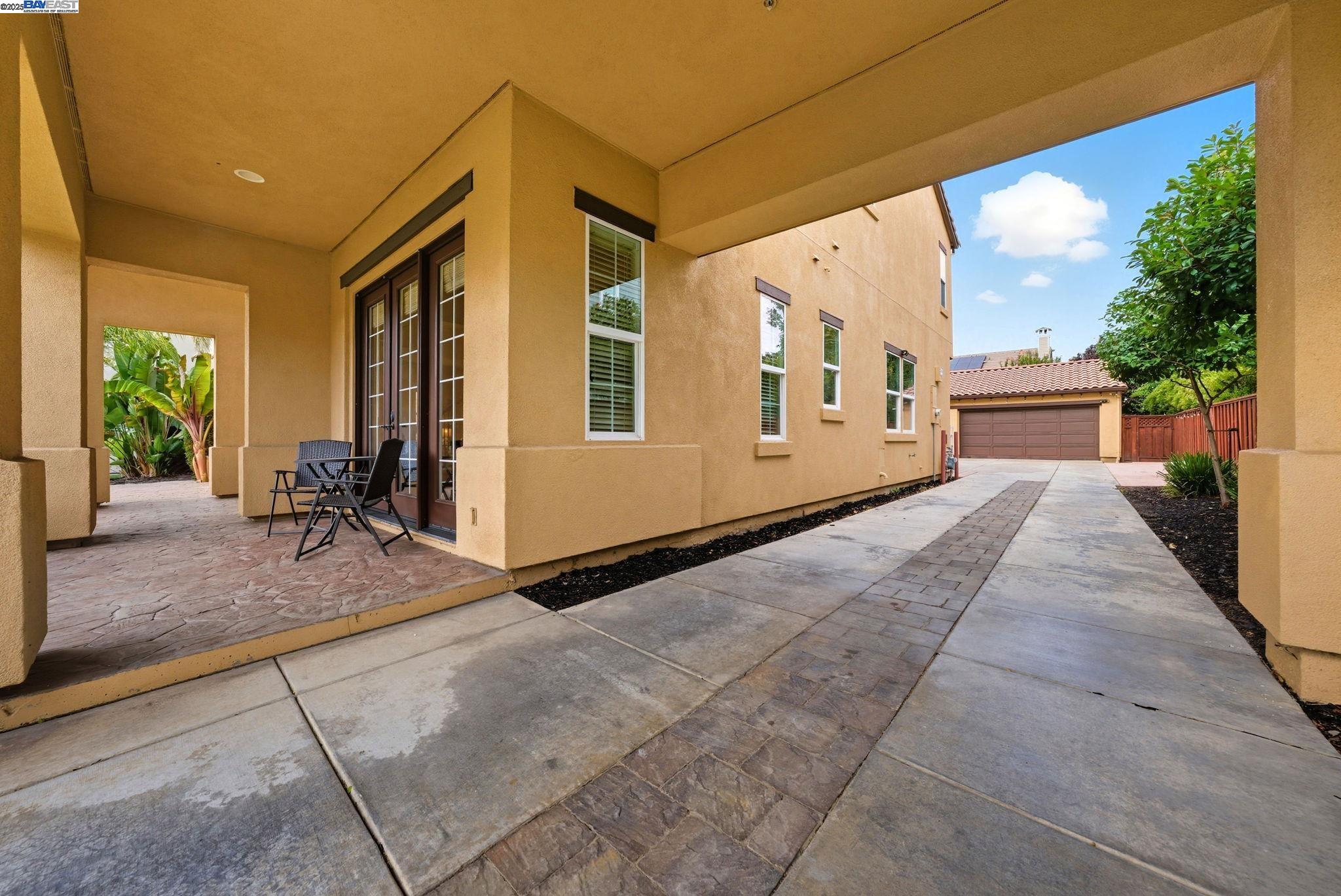 Detail Gallery Image 3 of 57 For 2772 San Minete Dr, Livermore,  CA 94550 - 5 Beds | 3/1 Baths