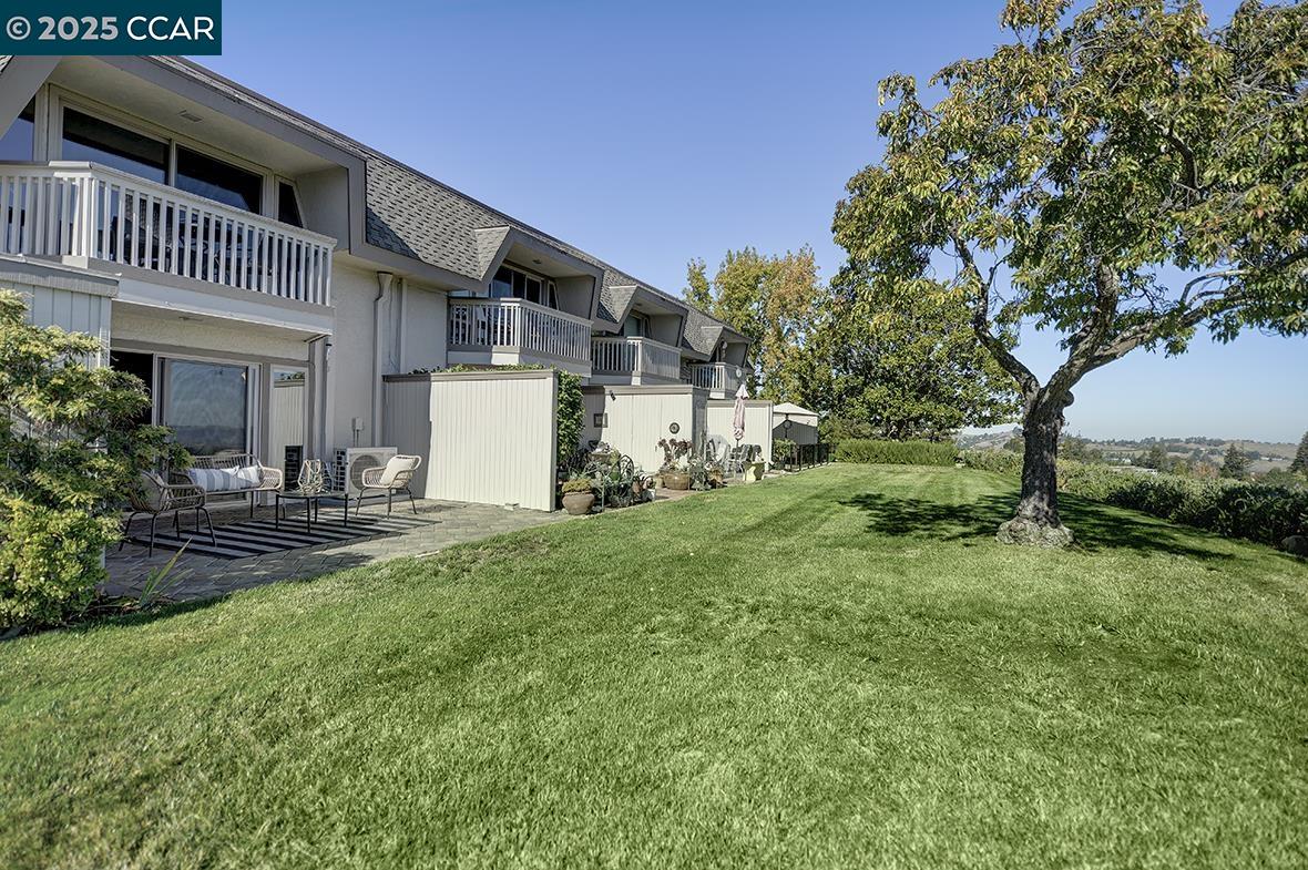 Detail Gallery Image 11 of 58 For 2001 Skycrest Dr #4,  Walnut Creek,  CA 94595 - 3 Beds | 2/1 Baths