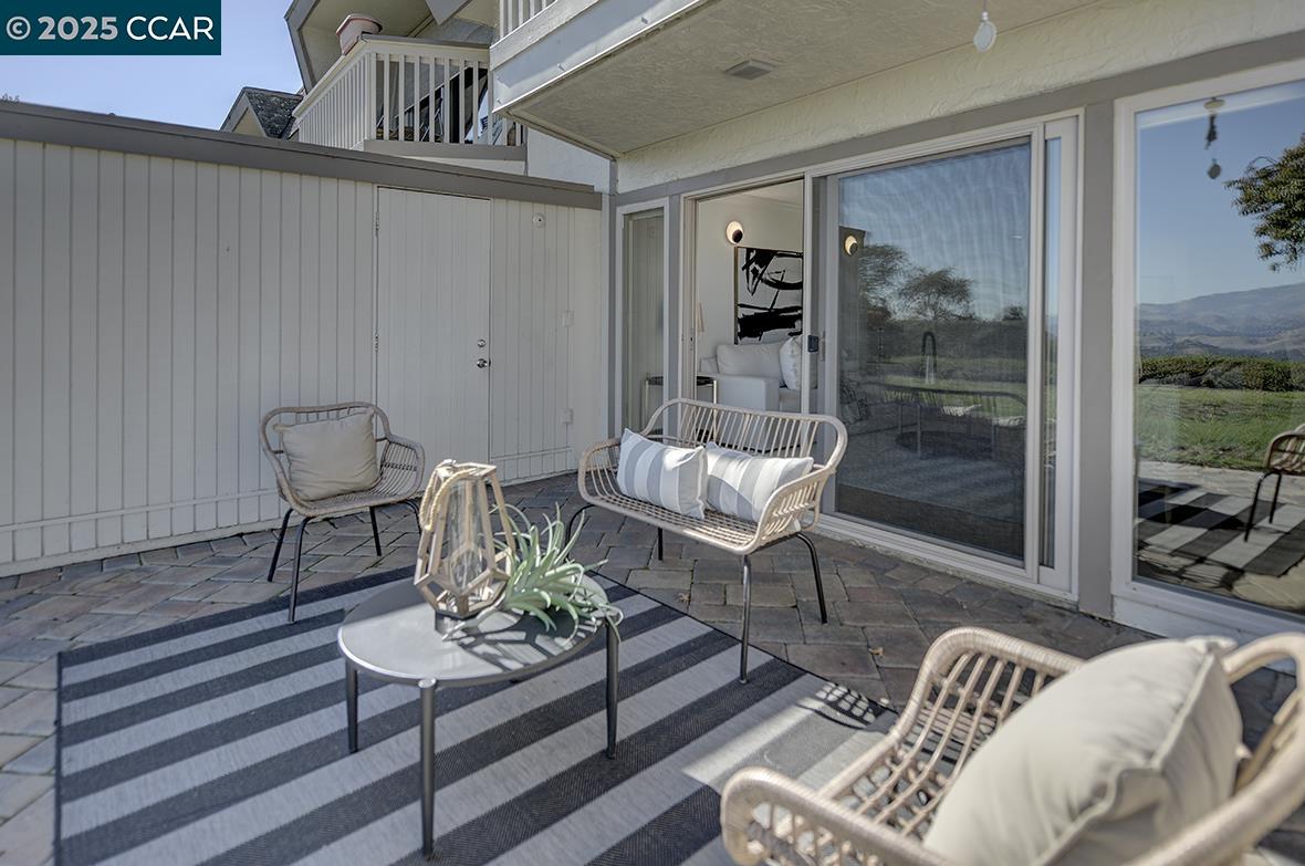 Detail Gallery Image 13 of 58 For 2001 Skycrest Dr #4,  Walnut Creek,  CA 94595 - 3 Beds | 2/1 Baths