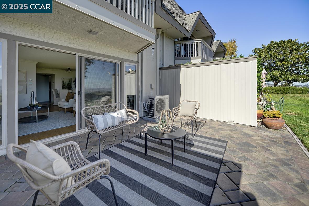 Detail Gallery Image 14 of 58 For 2001 Skycrest Dr #4,  Walnut Creek,  CA 94595 - 3 Beds | 2/1 Baths