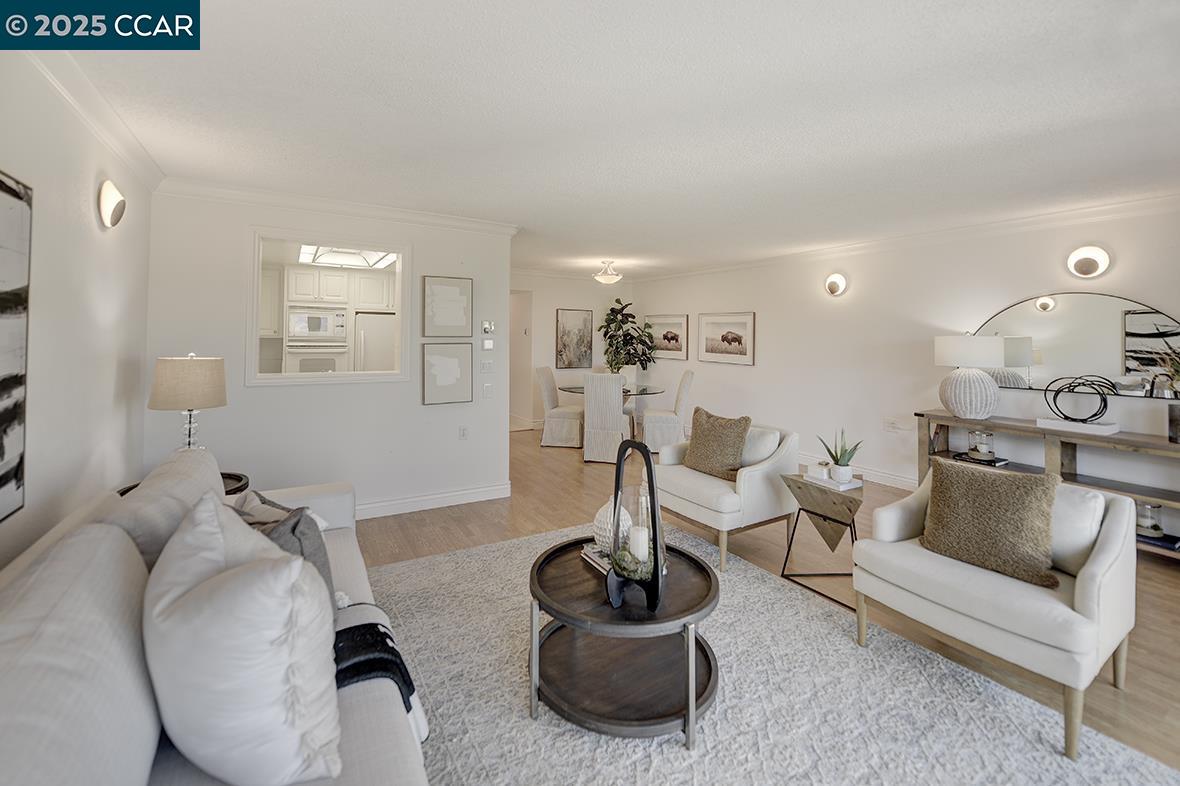 Detail Gallery Image 15 of 58 For 2001 Skycrest Dr #4,  Walnut Creek,  CA 94595 - 3 Beds | 2/1 Baths