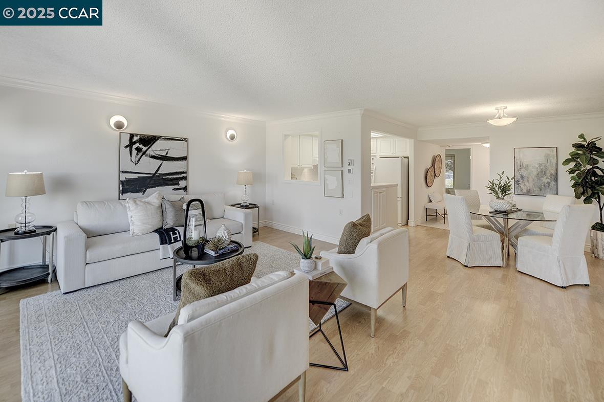 Detail Gallery Image 16 of 58 For 2001 Skycrest Dr #4,  Walnut Creek,  CA 94595 - 3 Beds | 2/1 Baths