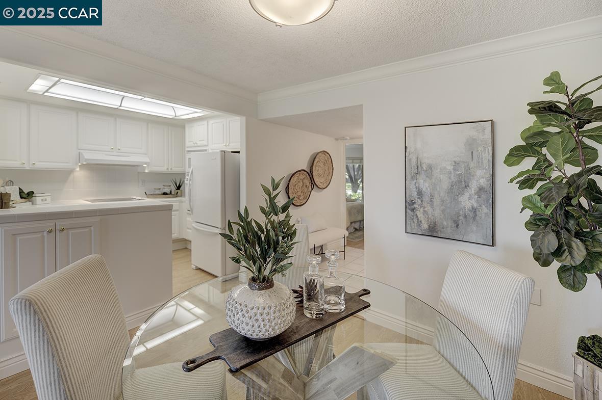 Detail Gallery Image 17 of 58 For 2001 Skycrest Dr #4,  Walnut Creek,  CA 94595 - 3 Beds | 2/1 Baths