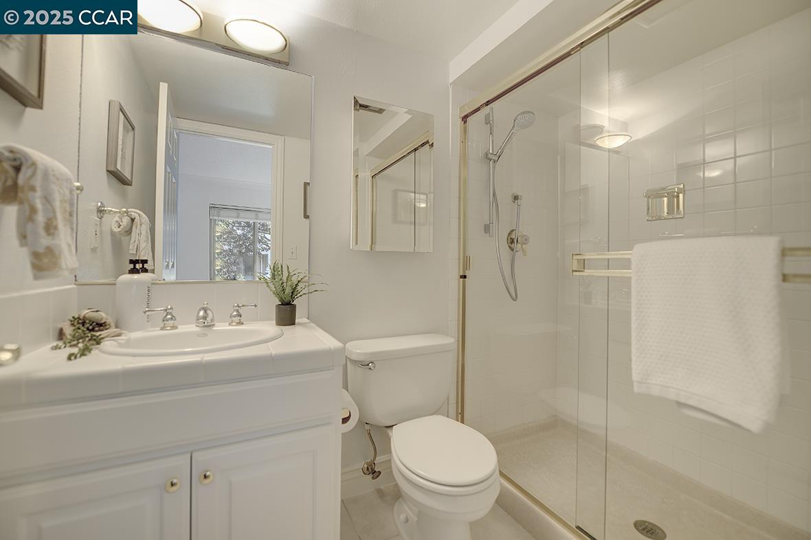 Detail Gallery Image 20 of 58 For 2001 Skycrest Dr #4,  Walnut Creek,  CA 94595 - 3 Beds | 2/1 Baths