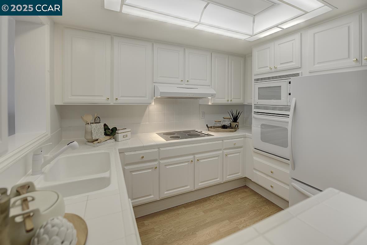 Detail Gallery Image 4 of 58 For 2001 Skycrest Dr #4,  Walnut Creek,  CA 94595 - 3 Beds | 2/1 Baths