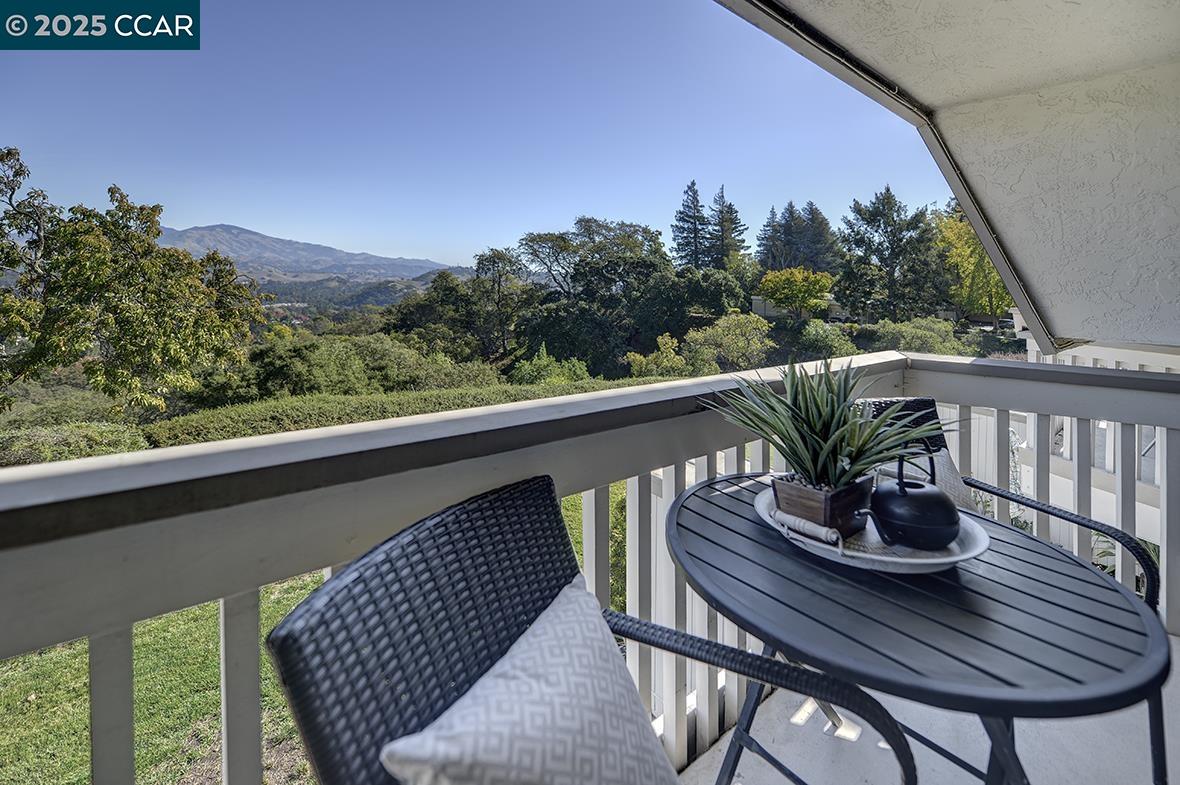 Detail Gallery Image 32 of 58 For 2001 Skycrest Dr #4,  Walnut Creek,  CA 94595 - 3 Beds | 2/1 Baths