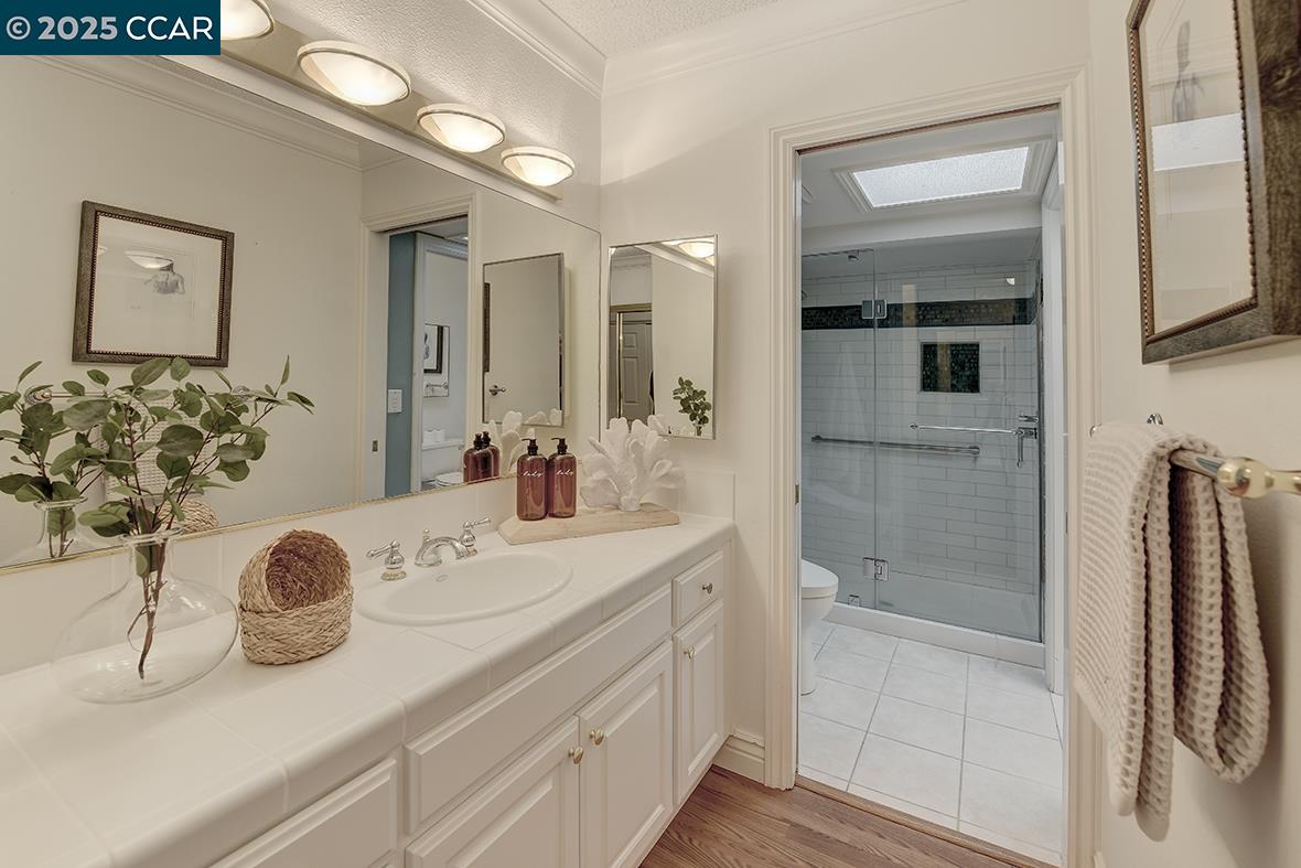 Detail Gallery Image 35 of 58 For 2001 Skycrest Dr #4,  Walnut Creek,  CA 94595 - 3 Beds | 2/1 Baths