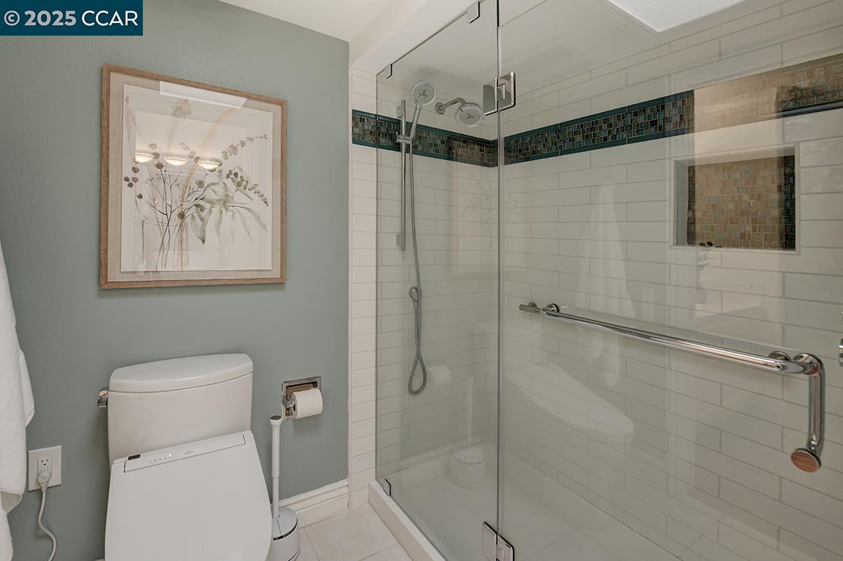Detail Gallery Image 36 of 58 For 2001 Skycrest Dr #4,  Walnut Creek,  CA 94595 - 3 Beds | 2/1 Baths