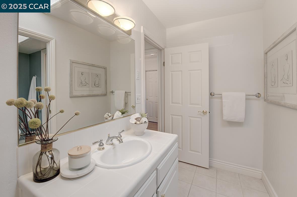 Detail Gallery Image 37 of 58 For 2001 Skycrest Dr #4,  Walnut Creek,  CA 94595 - 3 Beds | 2/1 Baths