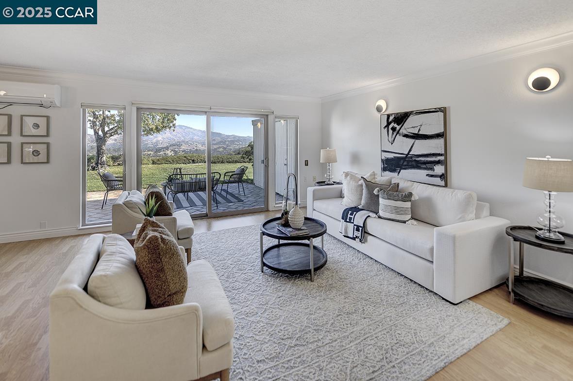 Detail Gallery Image 6 of 58 For 2001 Skycrest Dr #4,  Walnut Creek,  CA 94595 - 3 Beds | 2/1 Baths