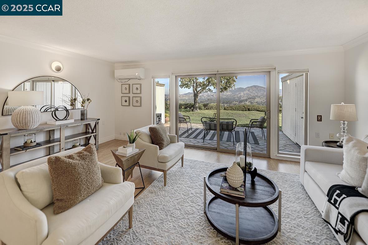 Detail Gallery Image 7 of 58 For 2001 Skycrest Dr #4,  Walnut Creek,  CA 94595 - 3 Beds | 2/1 Baths