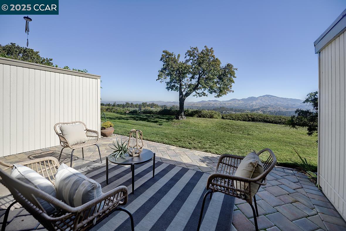 Detail Gallery Image 8 of 58 For 2001 Skycrest Dr #4,  Walnut Creek,  CA 94595 - 3 Beds | 2/1 Baths