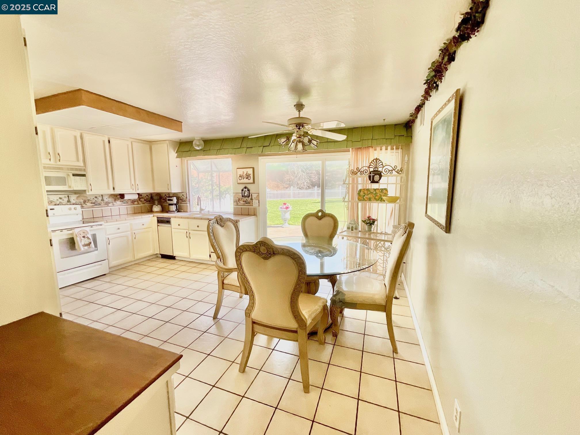 Detail Gallery Image 12 of 60 For 403 Gerald Court, Benicia,  CA 94510 - 4 Beds | 3 Baths