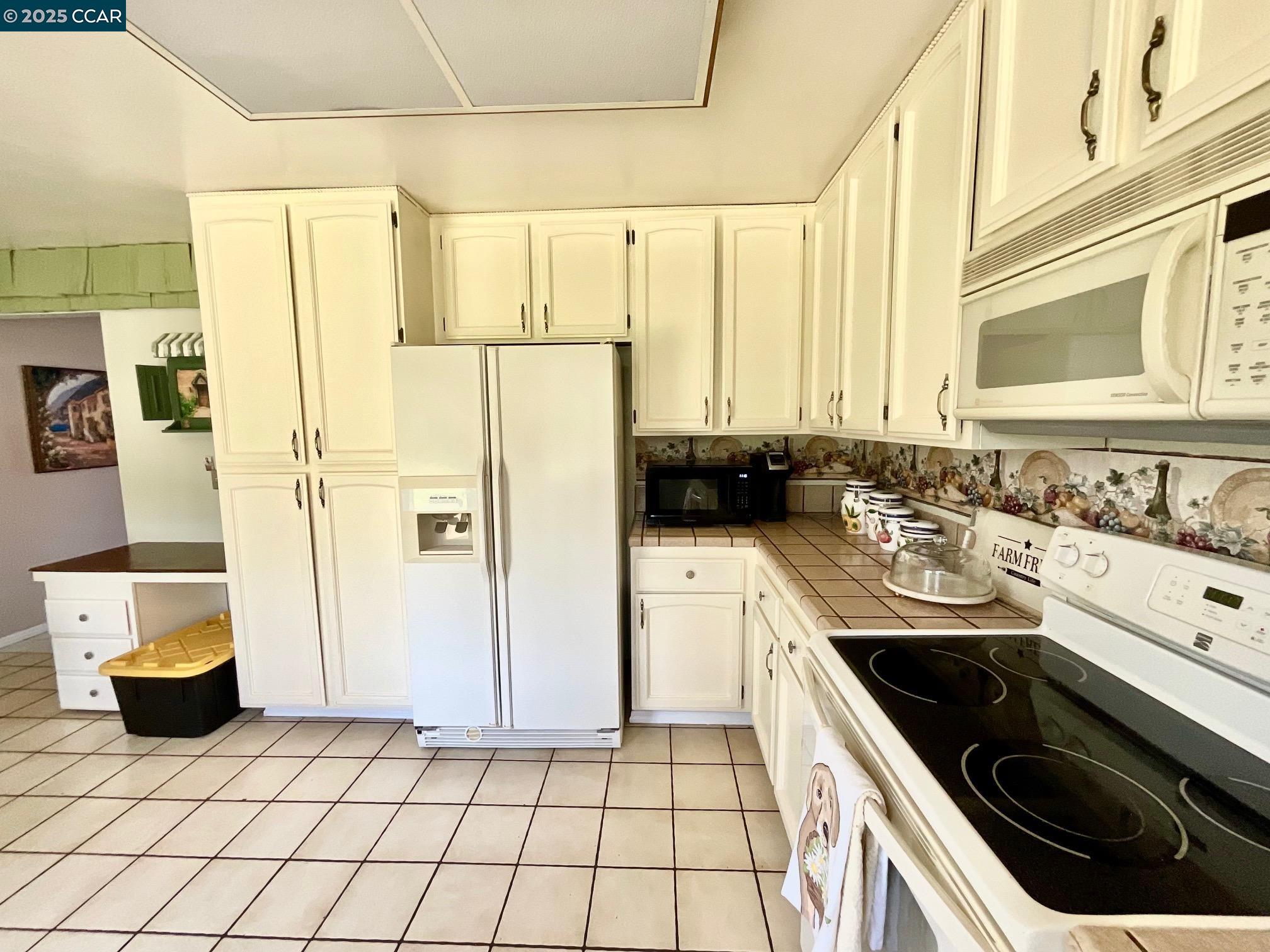 Detail Gallery Image 14 of 60 For 403 Gerald Court, Benicia,  CA 94510 - 4 Beds | 3 Baths