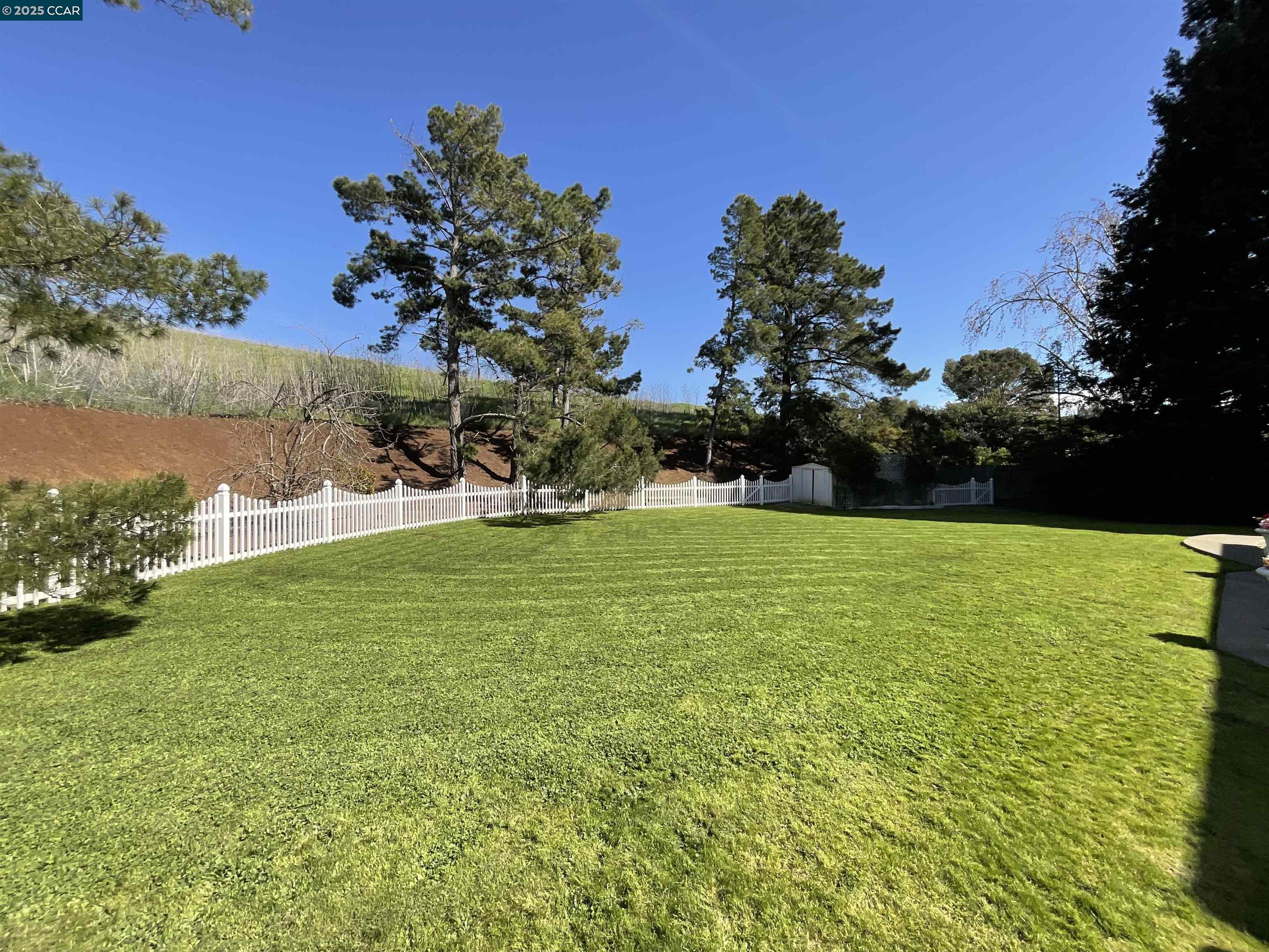 Detail Gallery Image 5 of 60 For 403 Gerald Court, Benicia,  CA 94510 - 4 Beds | 3 Baths