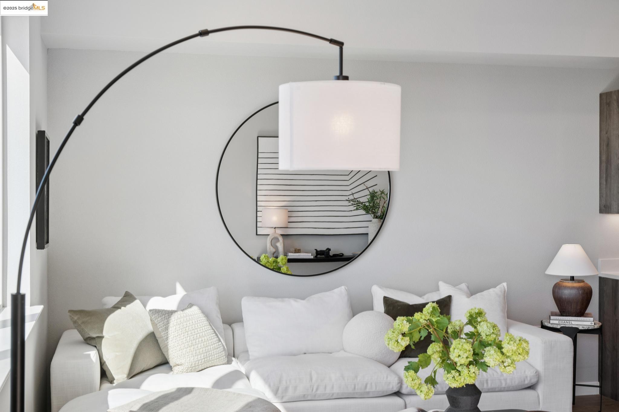 Detail Gallery Image 2 of 26 For 2400 Adeline St #405,  Oakland,  CA 94607 - 1 Beds | 1 Baths