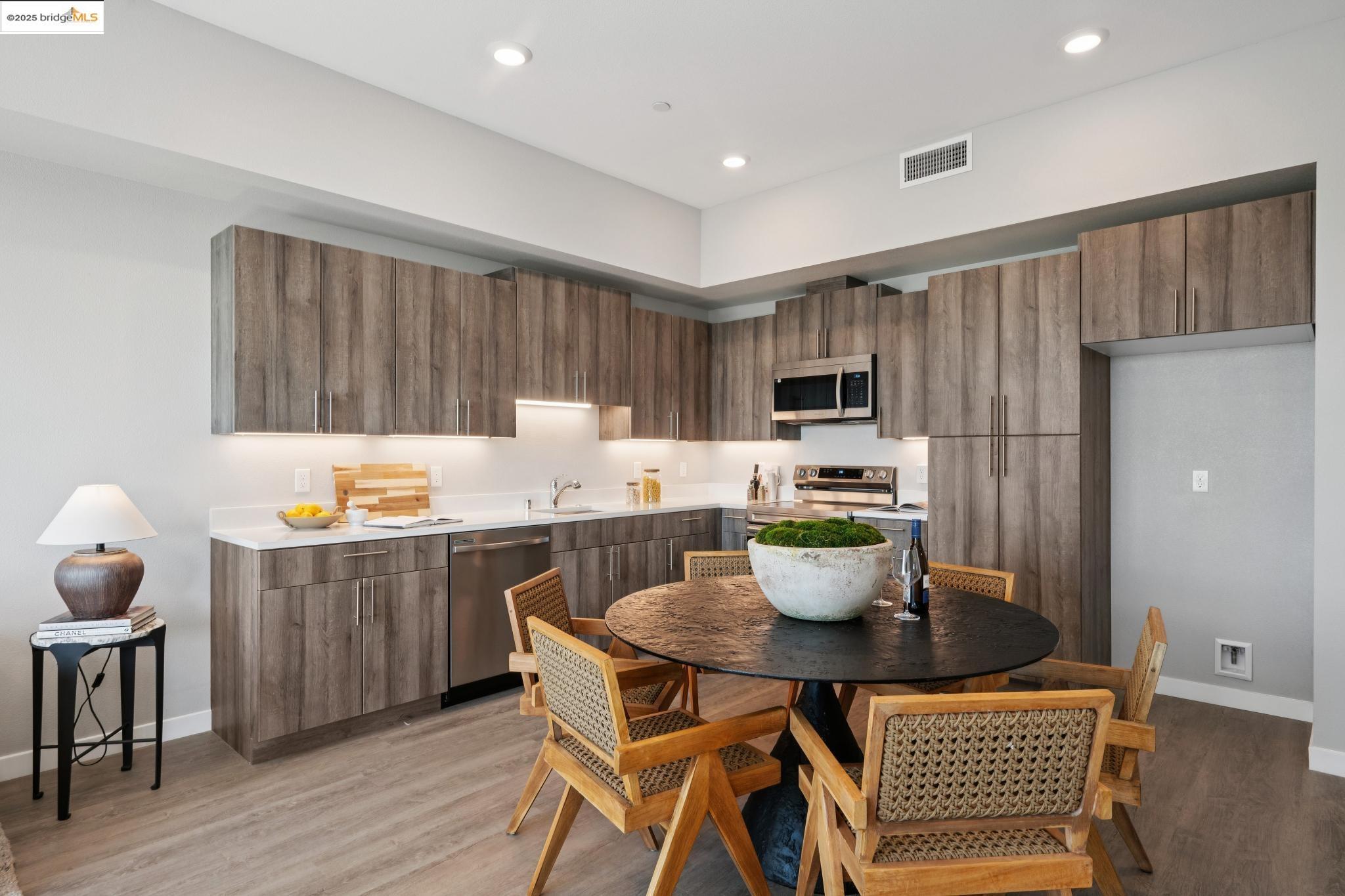 Detail Gallery Image 11 of 26 For 2400 Adeline St #405,  Oakland,  CA 94607 - 1 Beds | 1 Baths