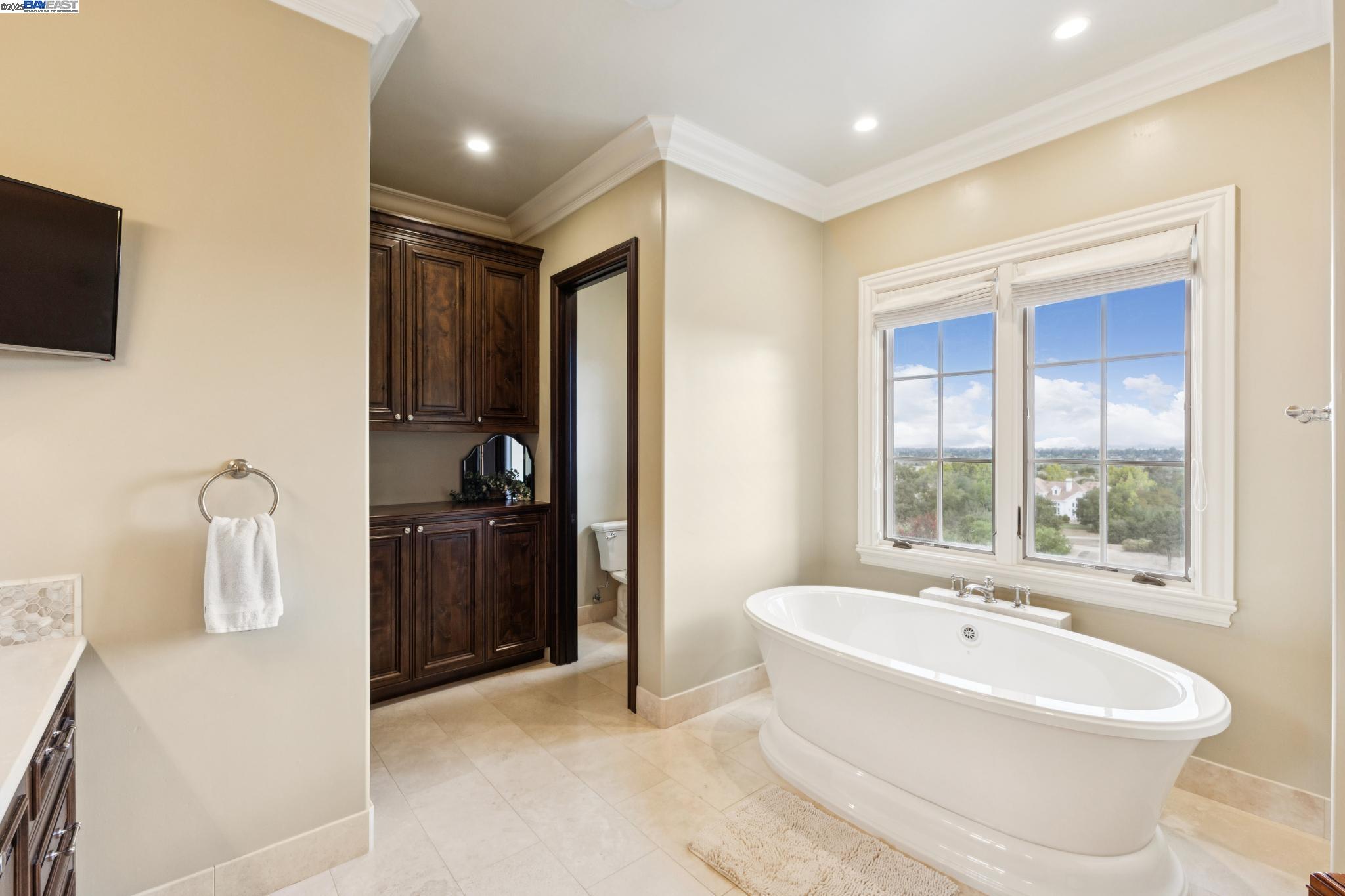 Detail Gallery Image 31 of 60 For 1889 via Di Salerno, Pleasanton,  CA 94566 - 5 Beds | 5/2 Baths