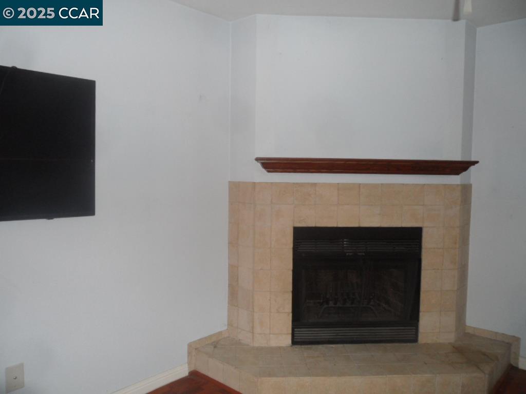 Detail Gallery Image 7 of 20 For Hull Ln, Martinez,  CA 94553 - 2 Beds | 2 Baths