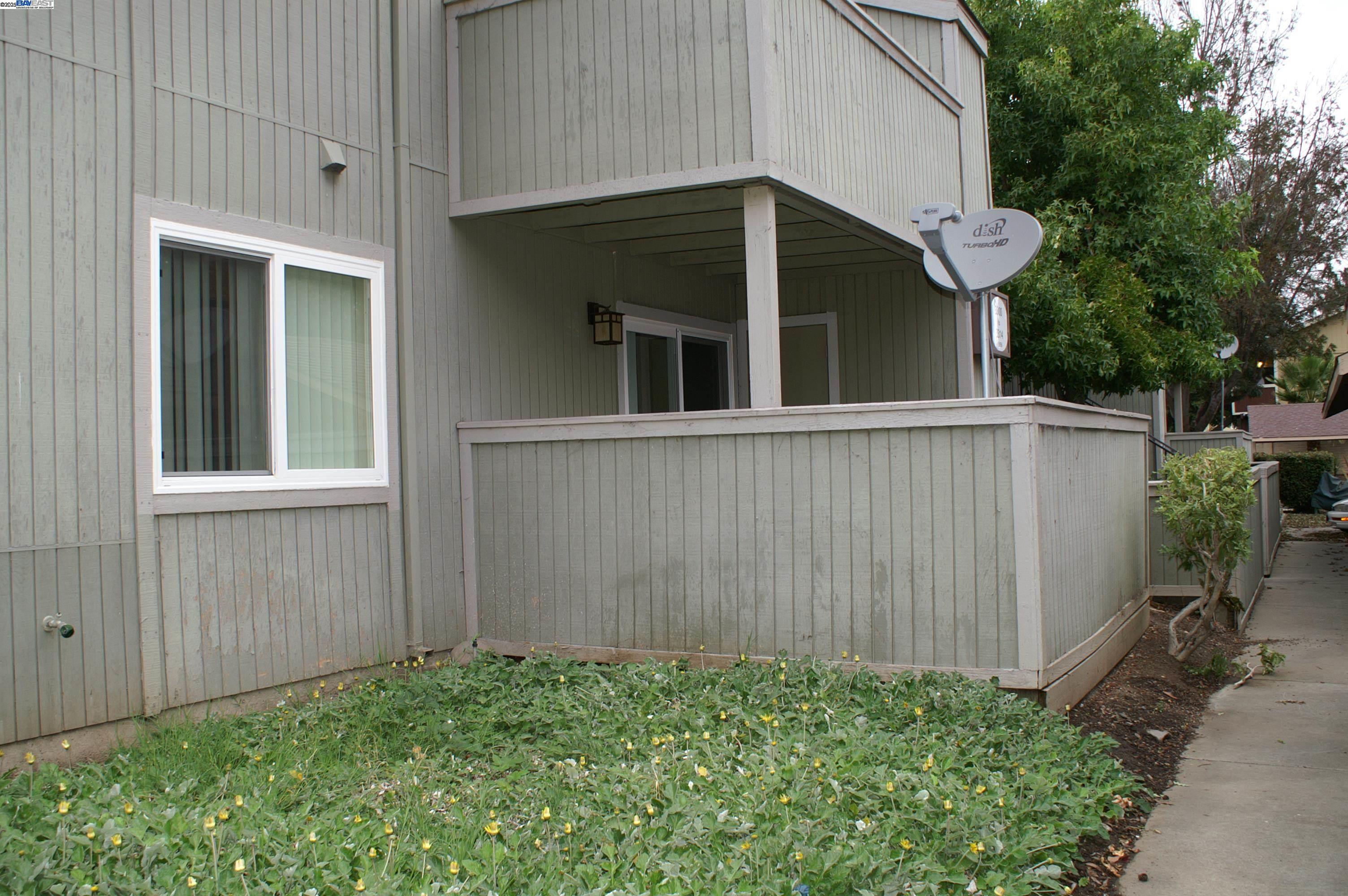 Detail Gallery Image 2 of 8 For 3300 Red Cedar Terrace, Fremont,  CA 94536 - 2 Beds | 2 Baths