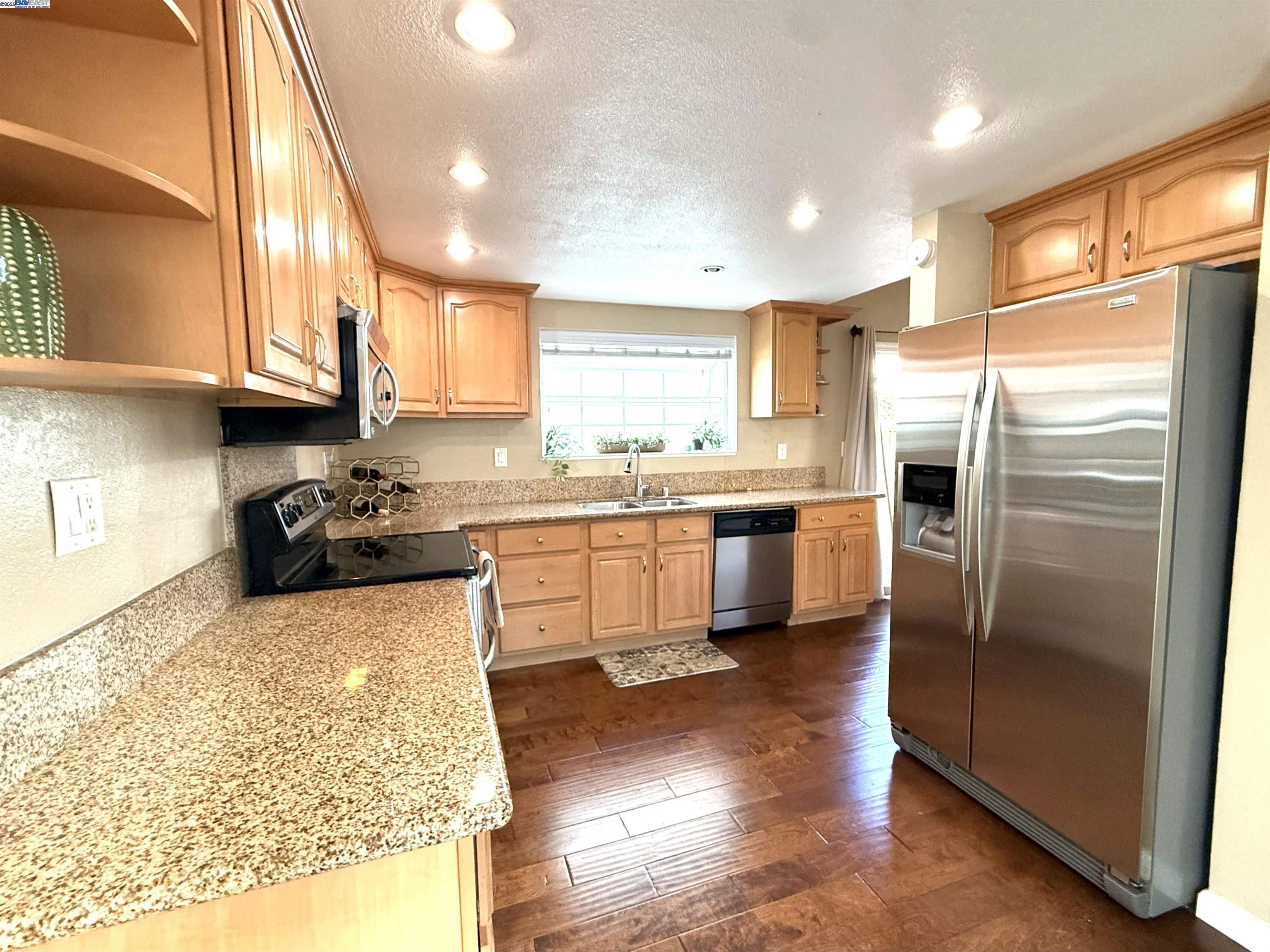 Detail Gallery Image 12 of 48 For 250 Jacaranda Dr, Hayward,  CA 94544 - 3 Beds | 2 Baths