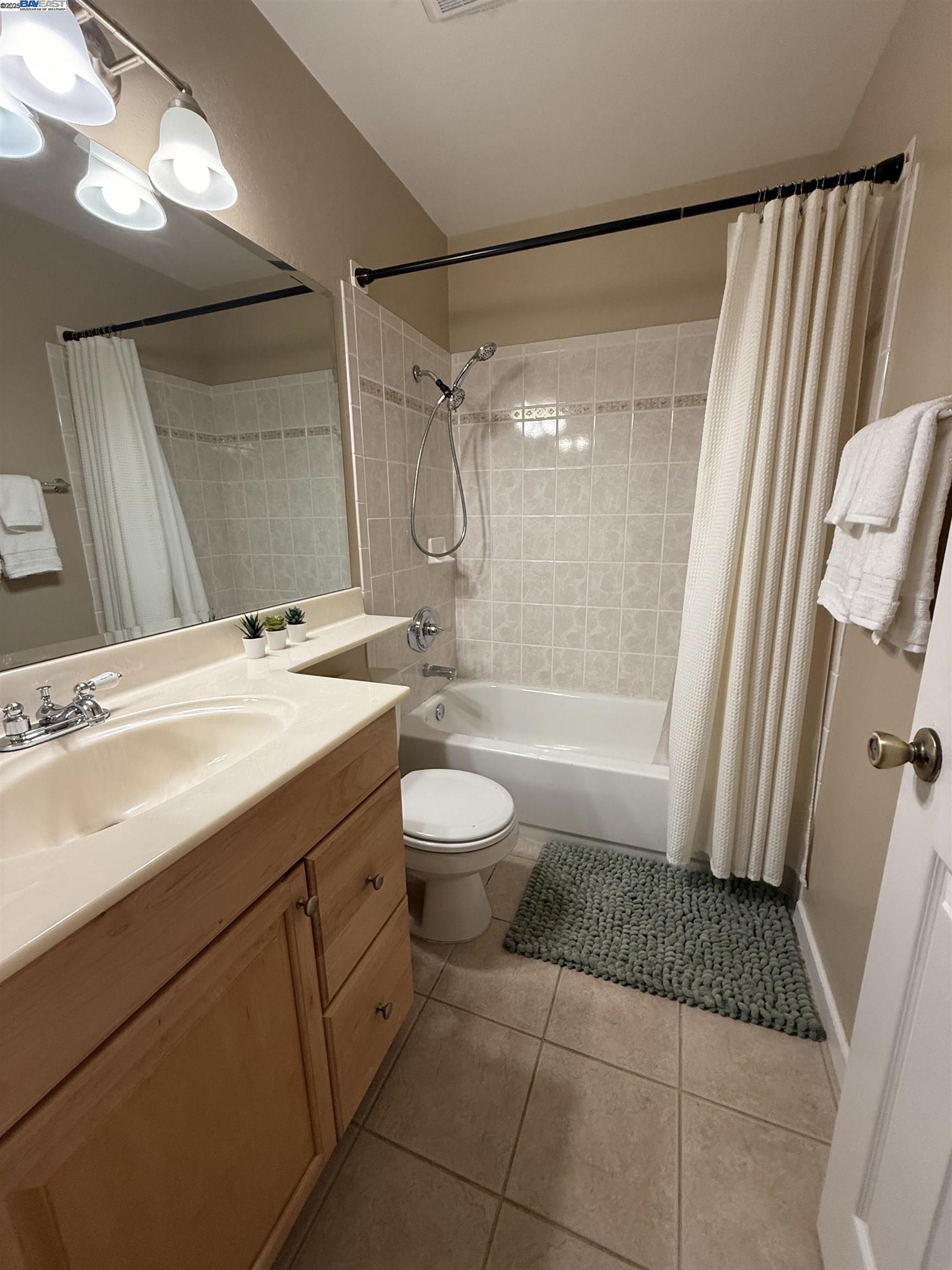 Detail Gallery Image 20 of 48 For 250 Jacaranda Dr, Hayward,  CA 94544 - 3 Beds | 2 Baths