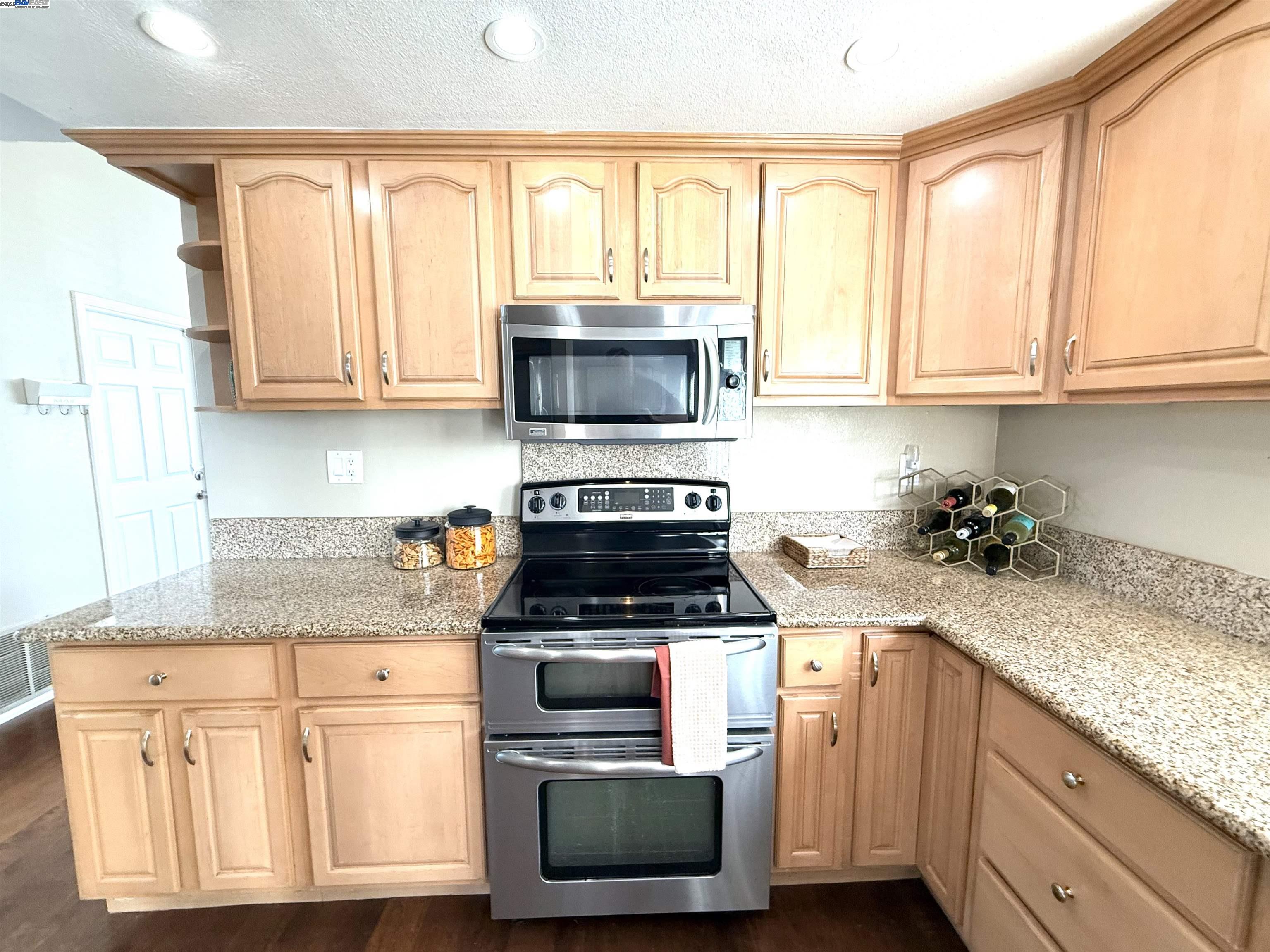 Detail Gallery Image 37 of 48 For 250 Jacaranda Dr, Hayward,  CA 94544 - 3 Beds | 2 Baths