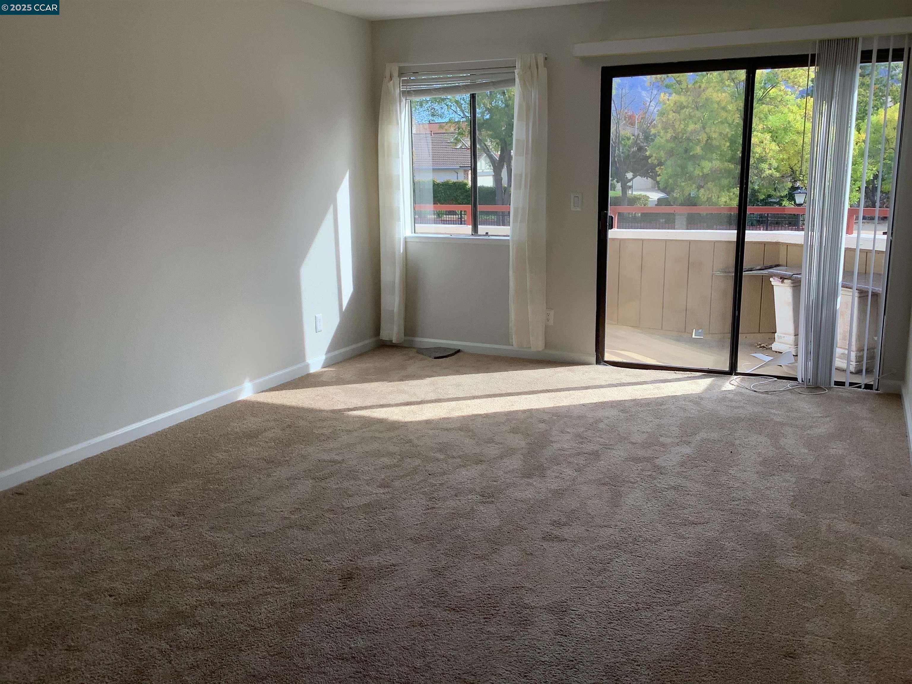 Detail Gallery Image 3 of 23 For 5080 Valley Crest Dr #32,  Concord,  CA 94521 - 2 Beds | 2 Baths