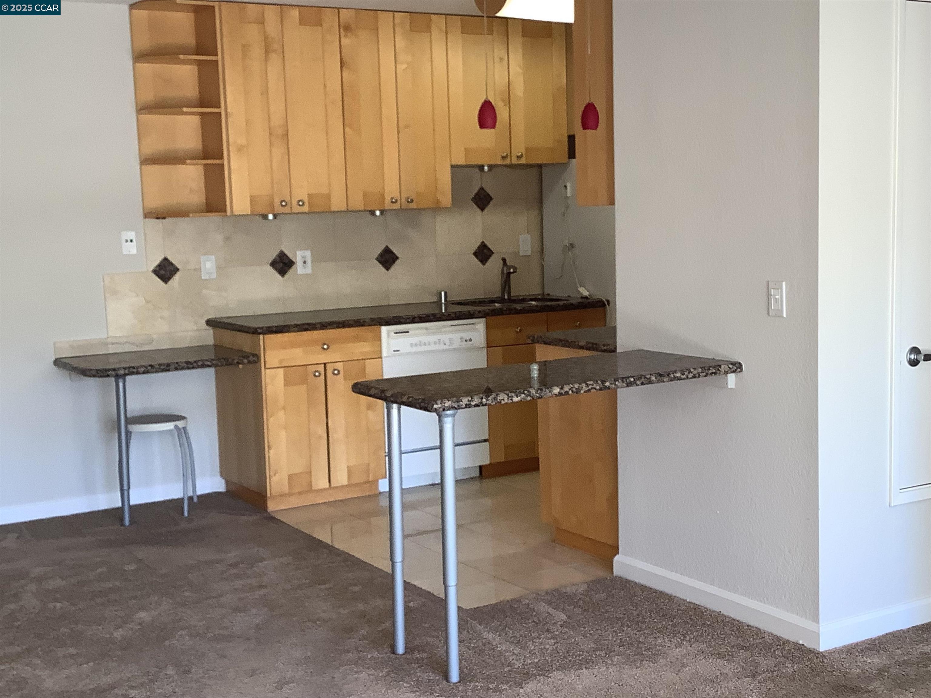 Detail Gallery Image 6 of 23 For 5080 Valley Crest Dr #32,  Concord,  CA 94521 - 2 Beds | 2 Baths