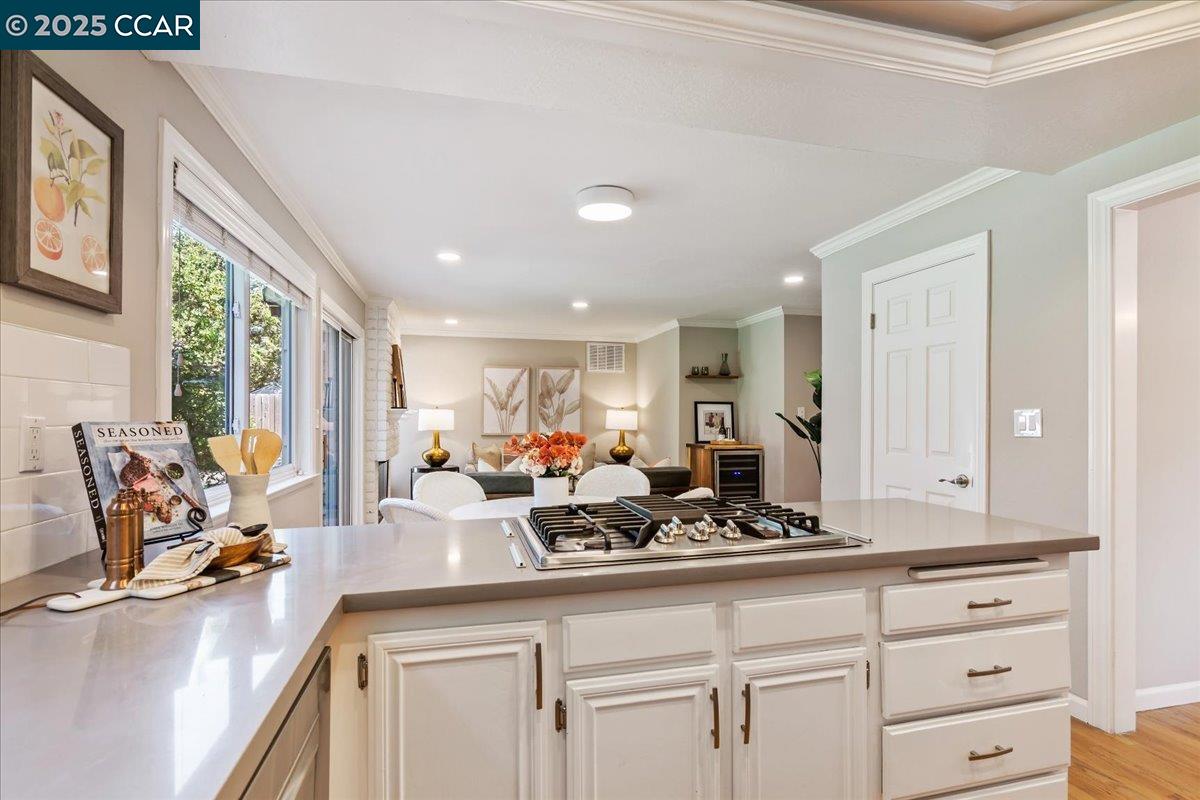 Detail Gallery Image 10 of 43 For 587 El Capitan Dr, Danville,  CA 94526 - 5 Beds | 3 Baths