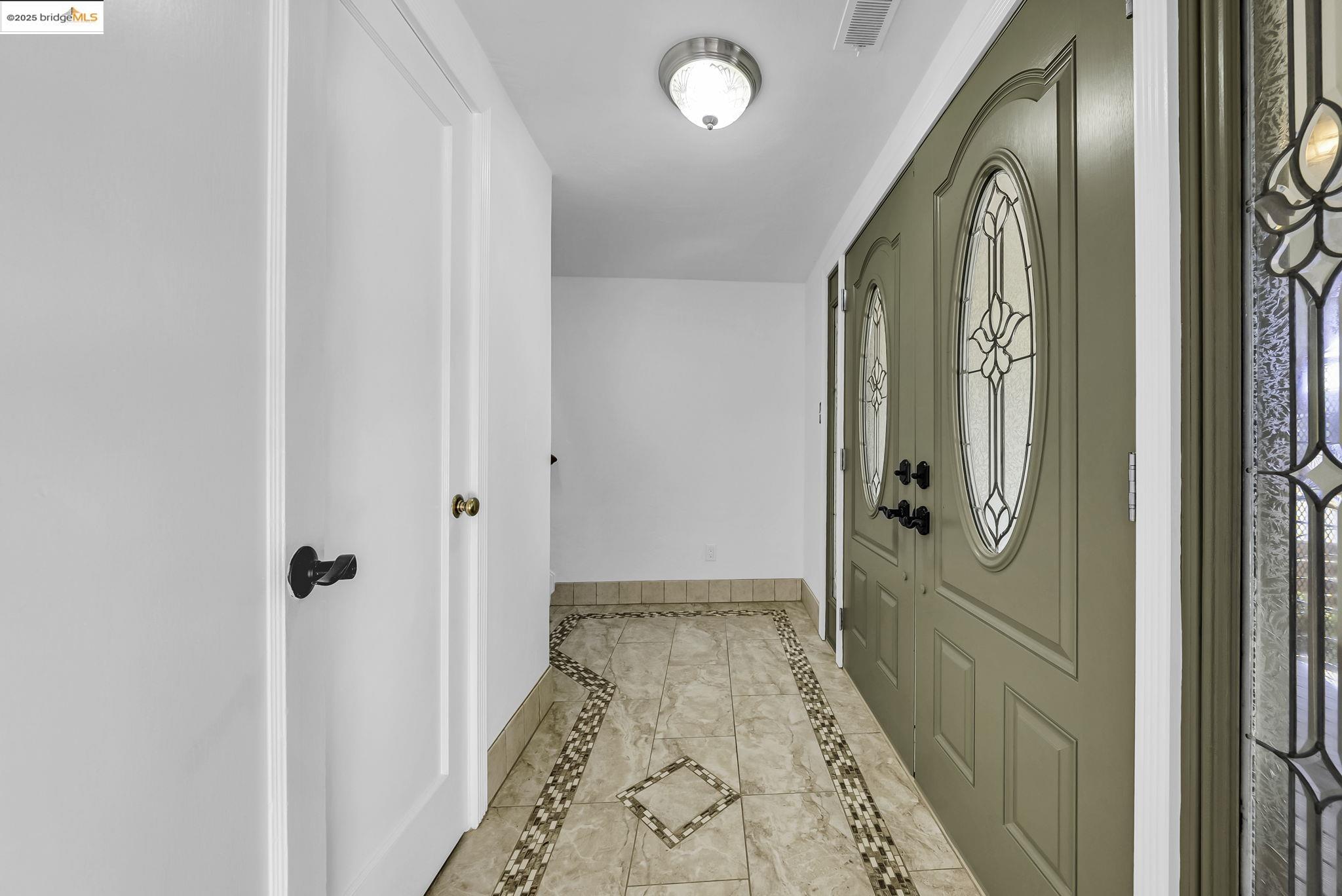 Detail Gallery Image 2 of 18 For 2470 43rd Ave, San Francisco,  CA 94116 - 2 Beds | 1 Baths