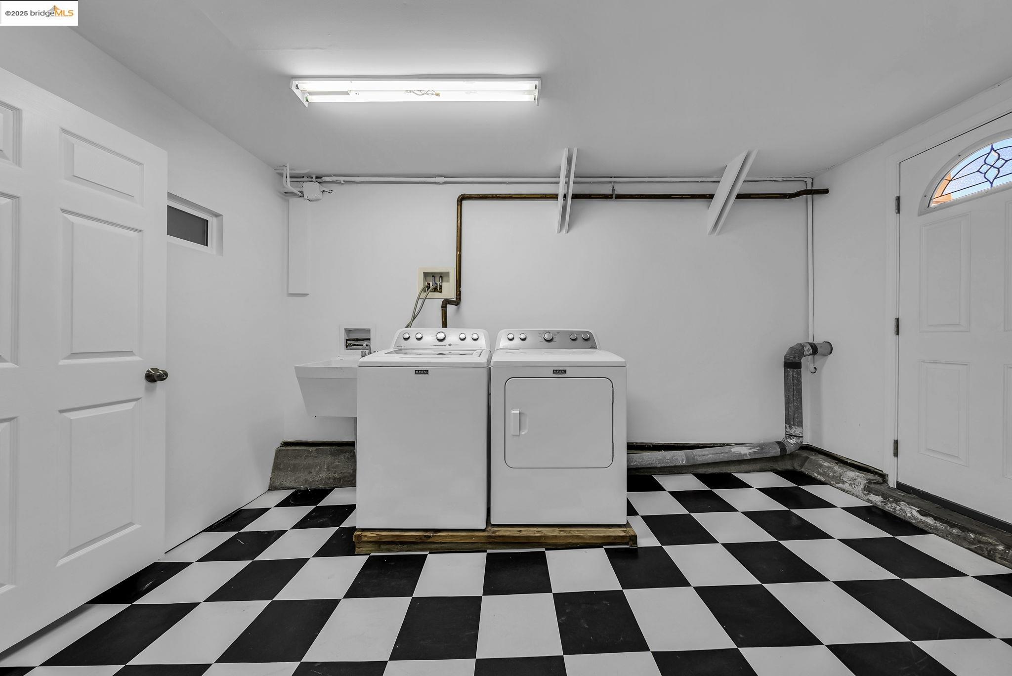 Detail Gallery Image 11 of 18 For 2470 43rd Ave, San Francisco,  CA 94116 - 2 Beds | 1 Baths