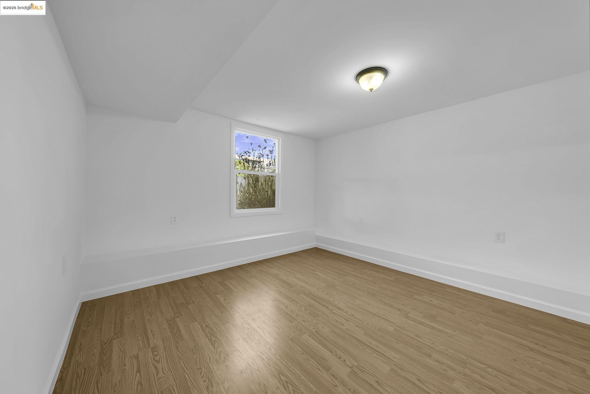 Detail Gallery Image 12 of 18 For 2470 43rd Ave, San Francisco,  CA 94116 - 2 Beds | 1 Baths